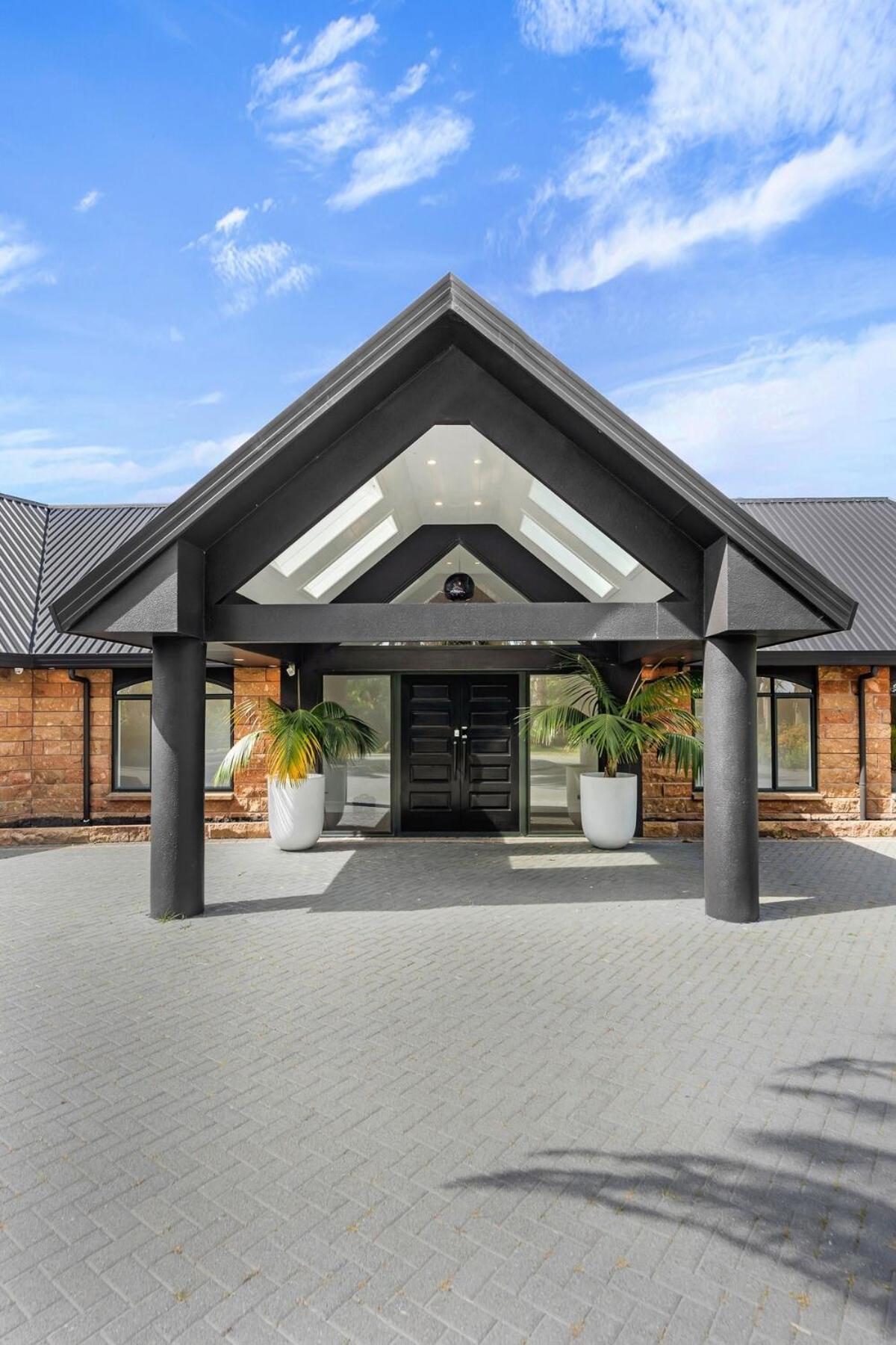 The Luxe Retreat *
