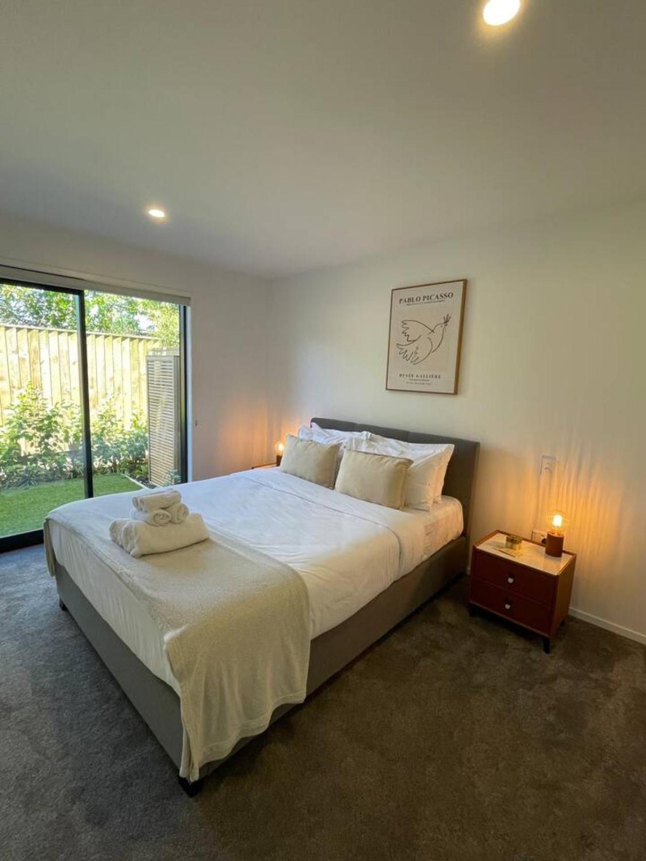 Stylish And Sleek Holiday home Auckland
