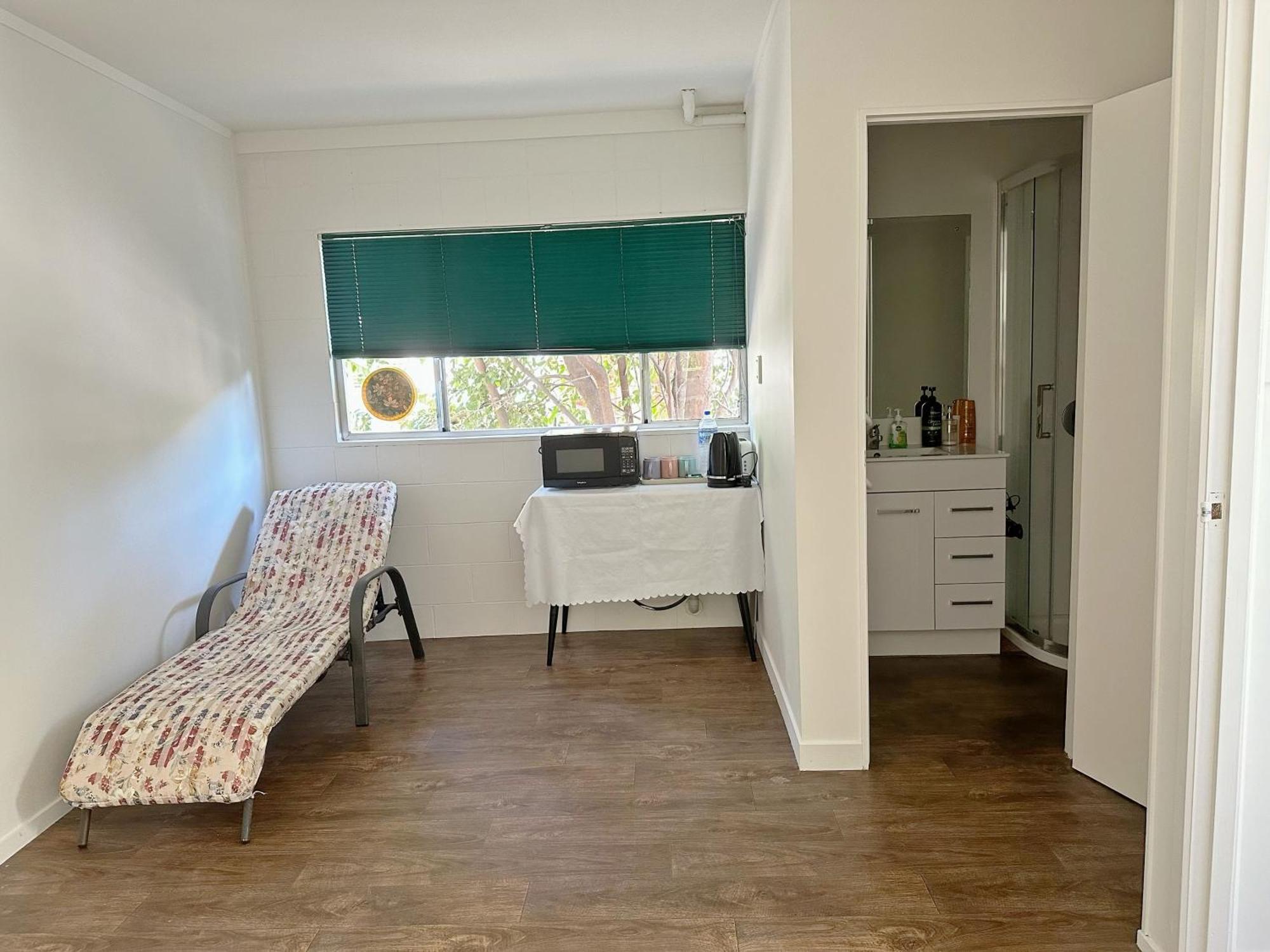 Spacious Escape In Fairview, Free Wifi, Coffee ,tea And Parking ,private Bathroom Near Albany Mall And Highway Holiday home