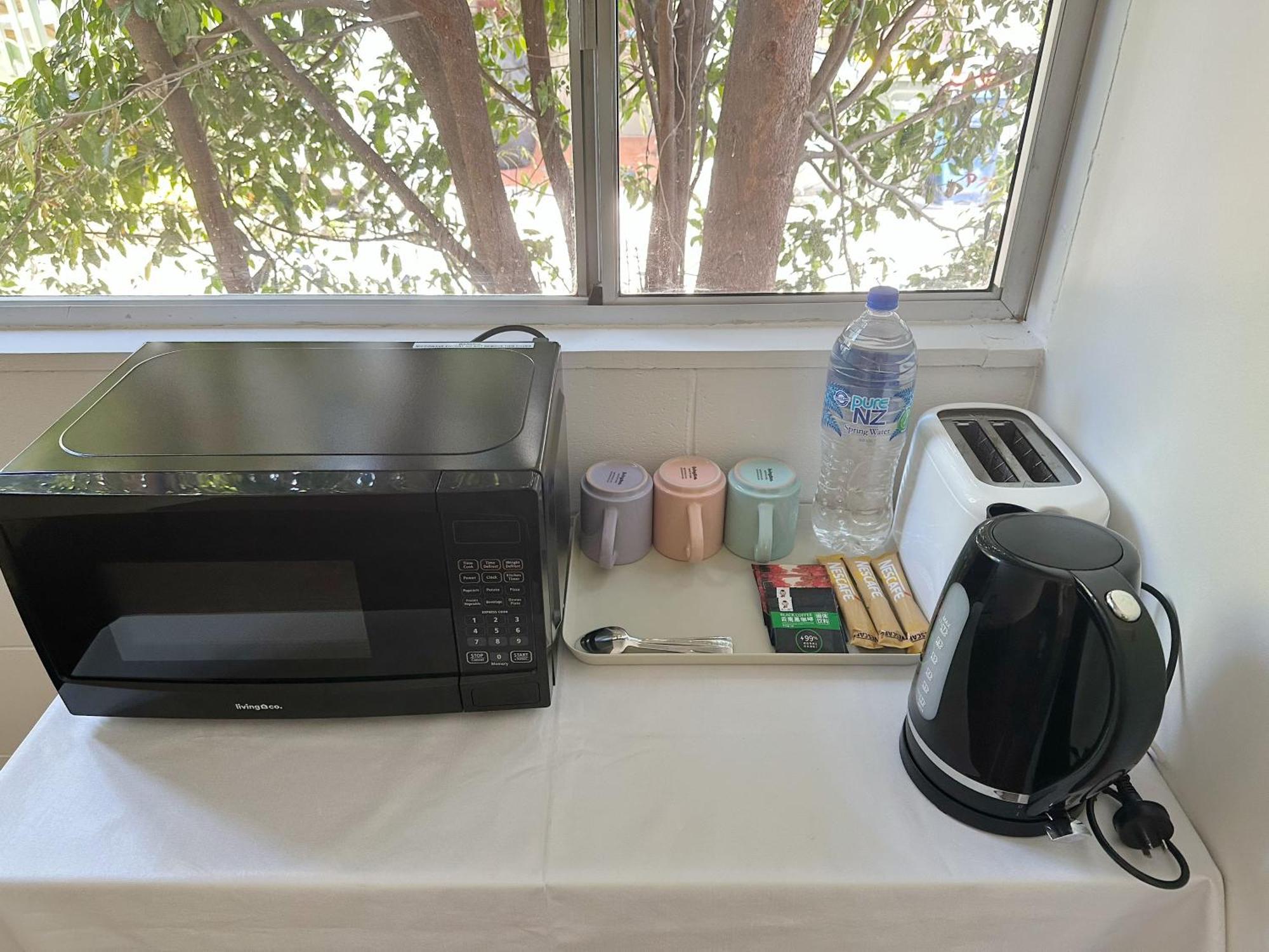 Holiday home Spacious Escape In Fairview, Free Wifi, Coffee ,tea And Parking ,private Bathroom Near Albany Mall And Highway *