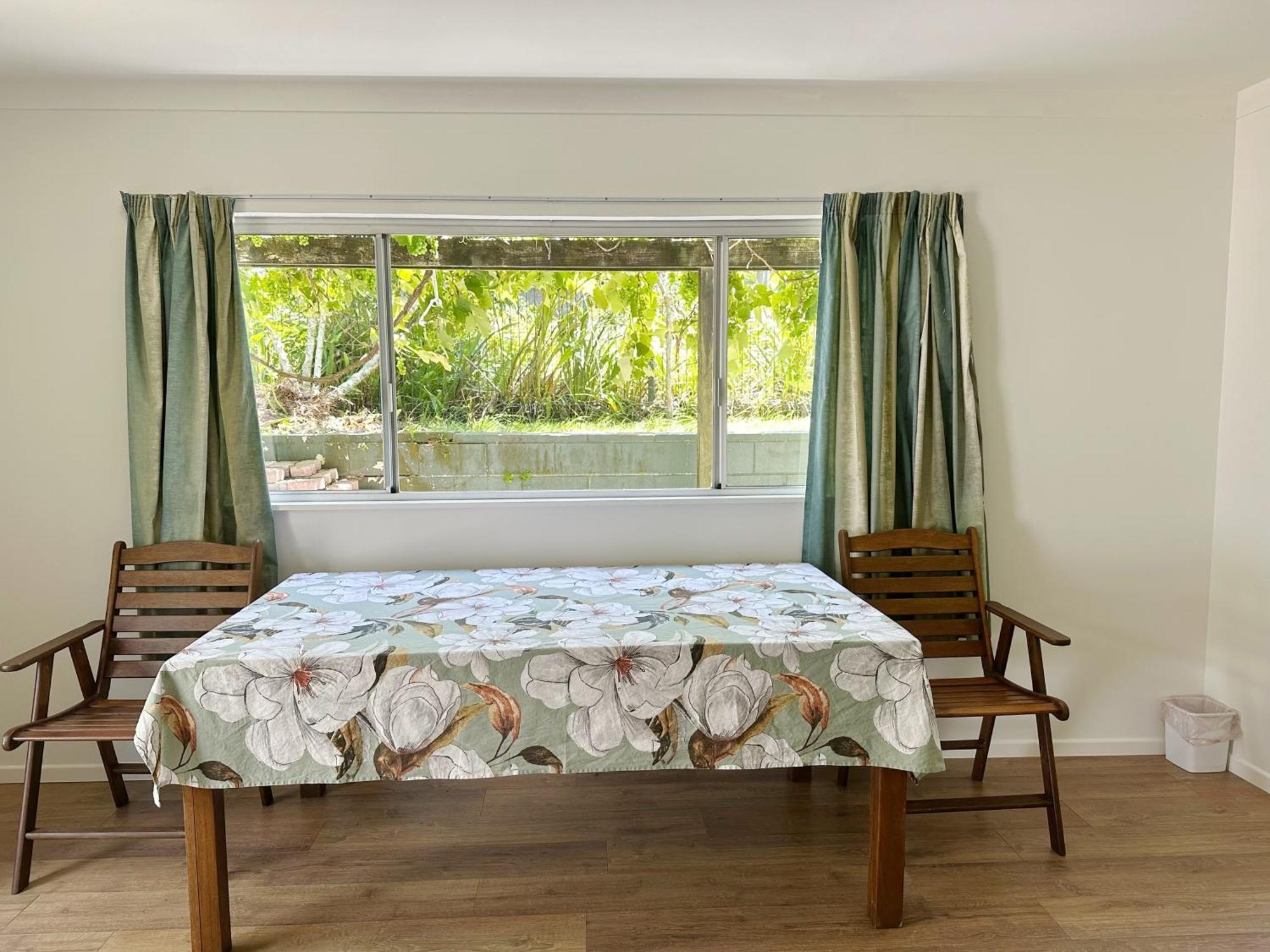 Spacious Escape In Fairview, Free Wifi, Coffee ,tea And Parking ,private Bathroom Near Albany Mall And Highway