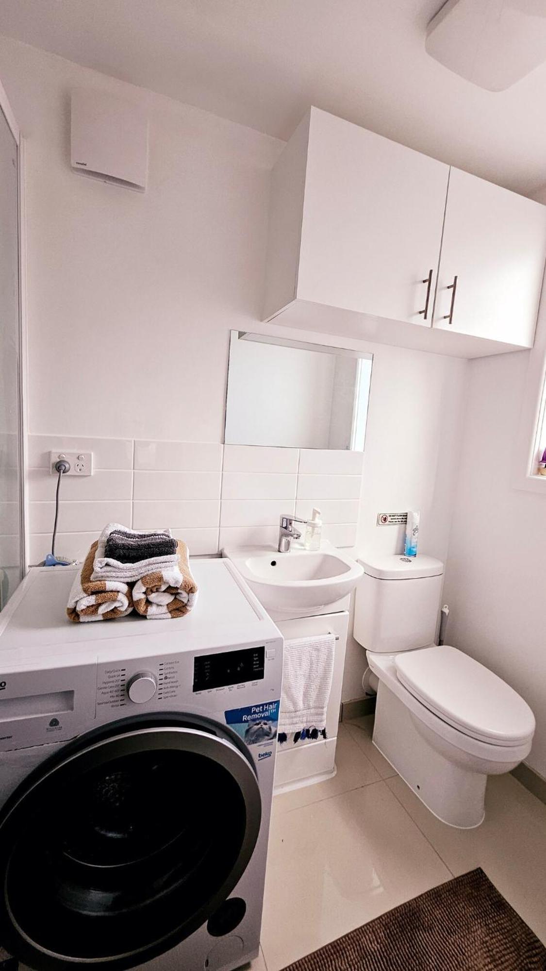 Private Retreat In Birkenhead Apartment