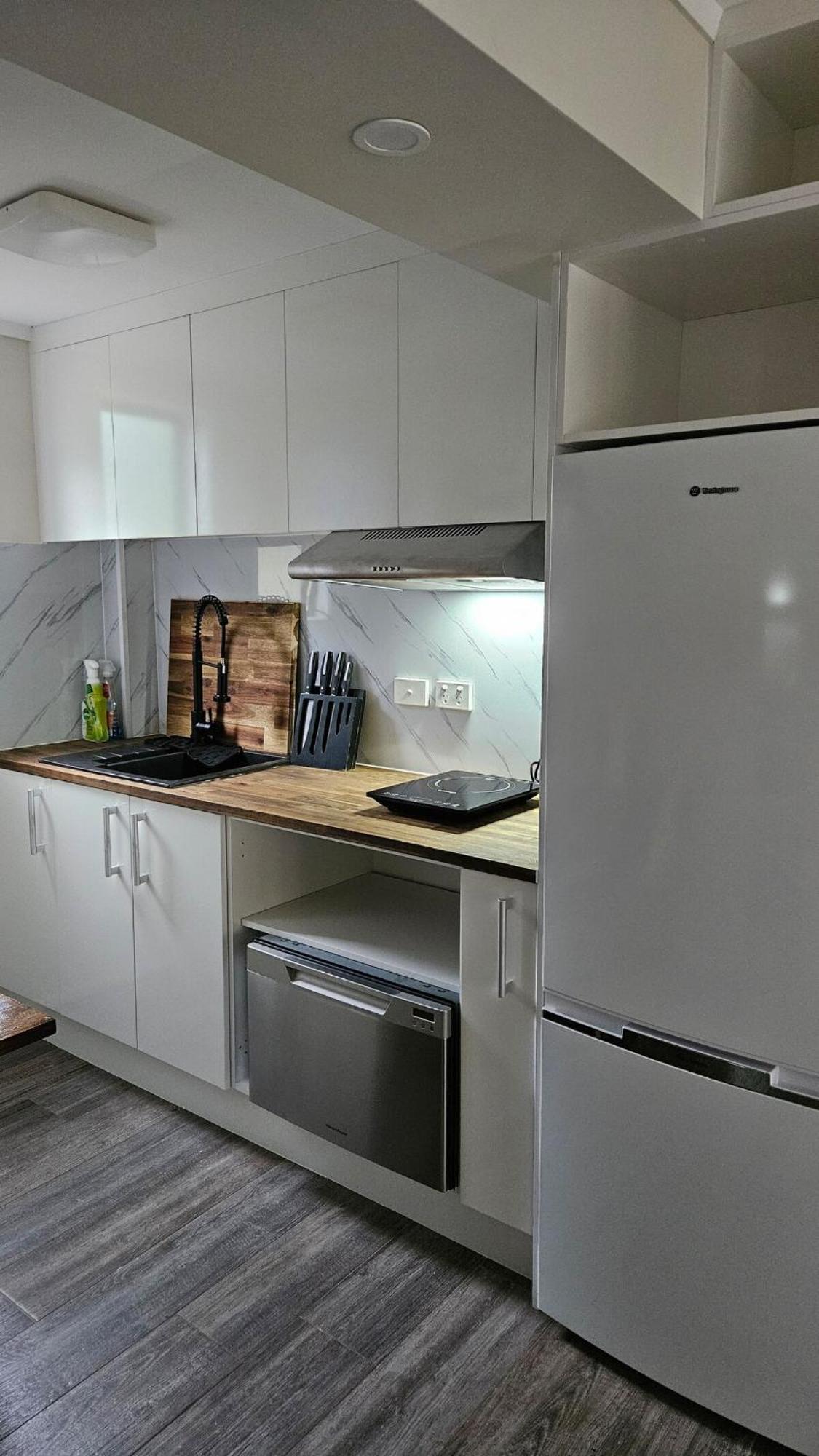 Private Retreat In Birkenhead Apartment