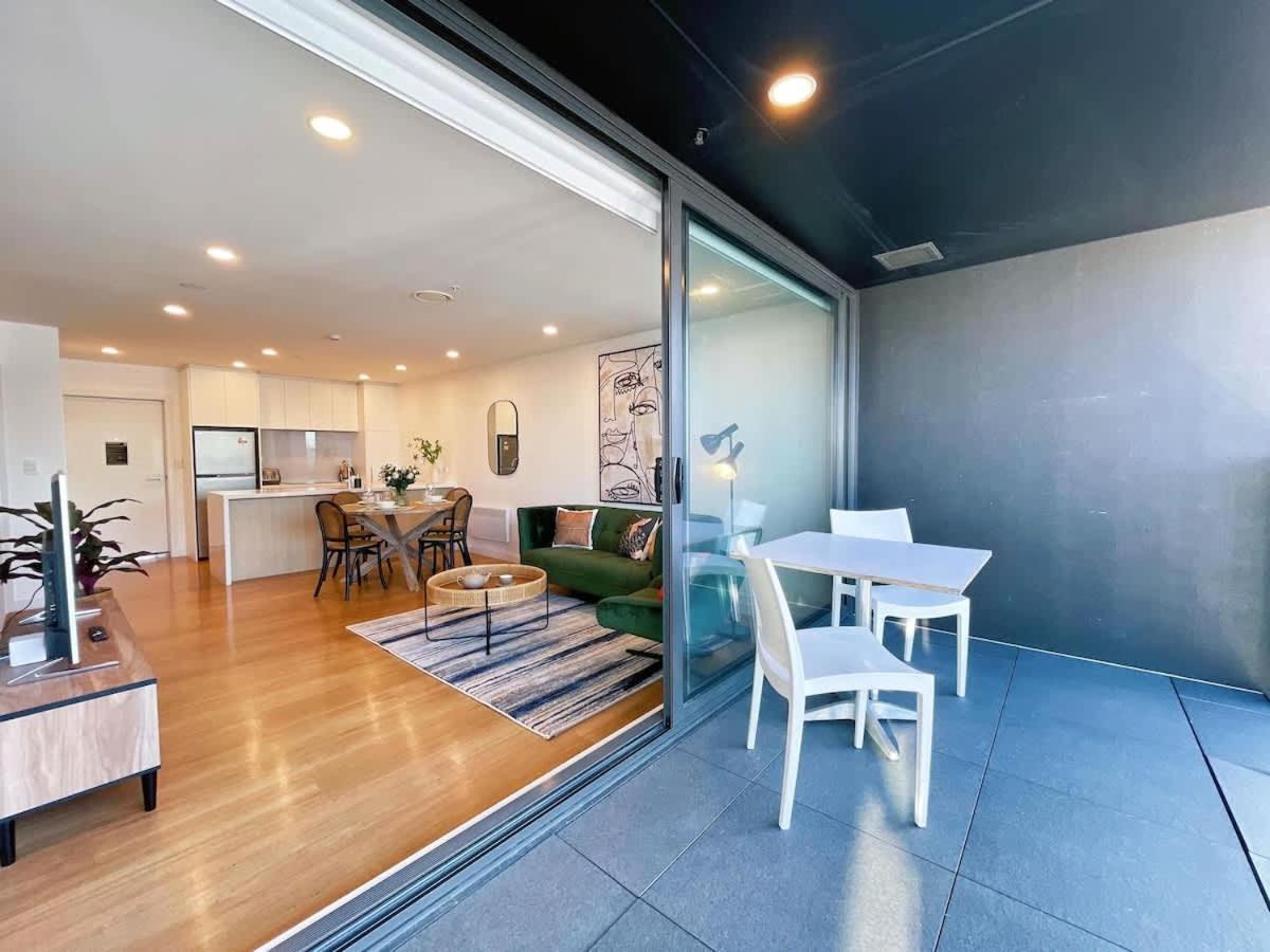 Apartment Designed Penthouse 2bed & 2bath With Skytower View On Queen St Auckland