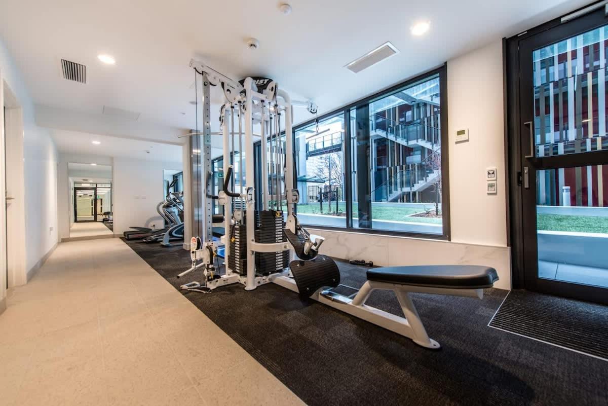 Designed Penthouse 2bed & 2bath With Skytower View On Queen St * Auckland
