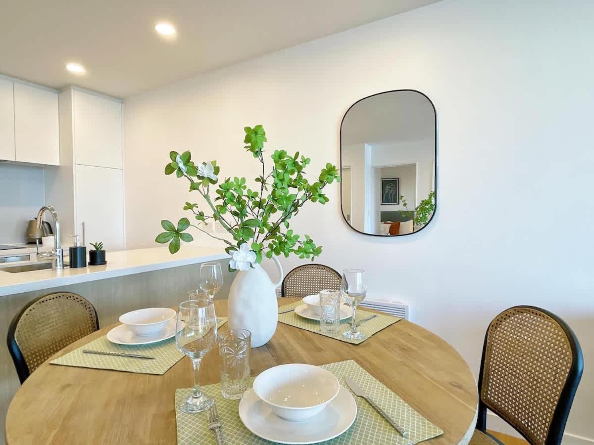 Designed Penthouse 2bed & 2bath With Skytower View On Queen St Apartment Auckland