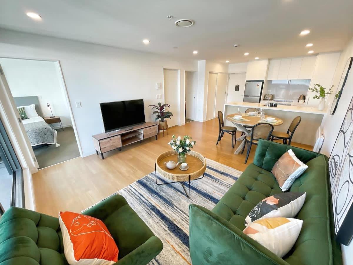 Designed Penthouse 2bed & 2bath With Skytower View On Queen St Auckland