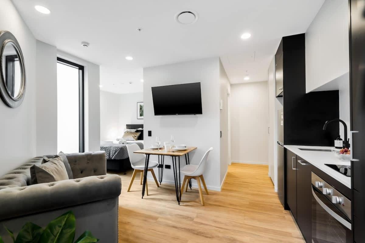 Modern Comfy Nearby Skytower - Pool Gym Sauna *