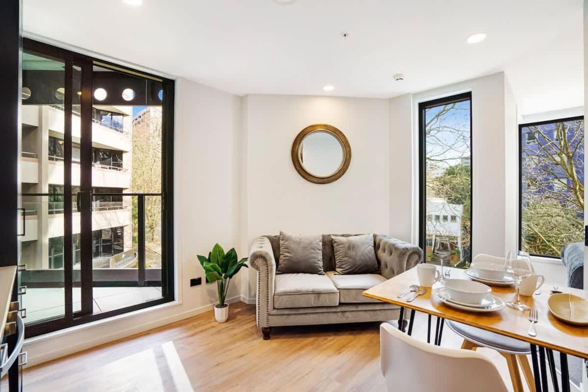 Modern Comfy Nearby Skytower - Pool Gym Sauna Apartment Auckland