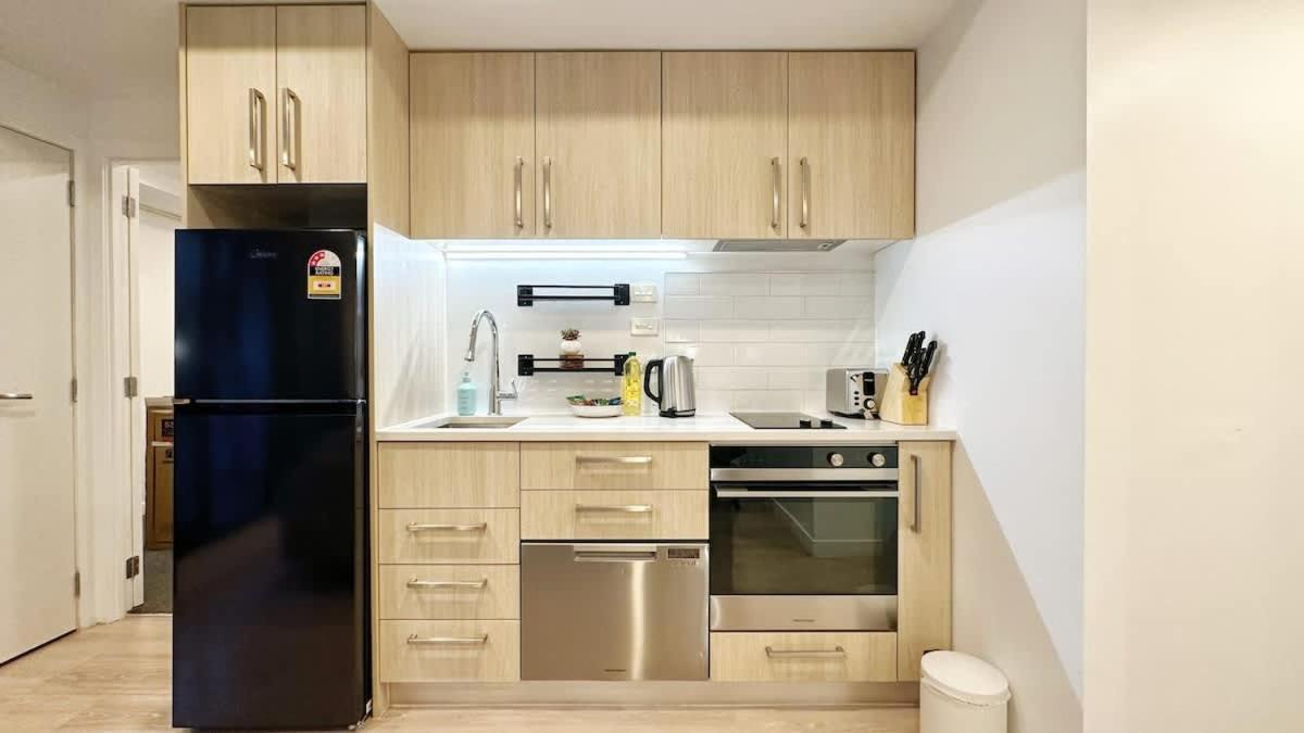 Prime Location Modern 1br Beside Skytower Vs Pool * Auckland