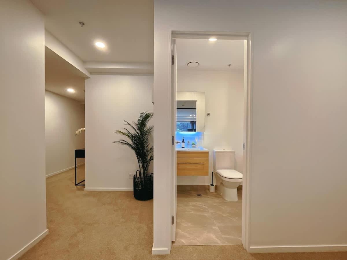 Apartment Tree-lined Parkside With Pool & Gym