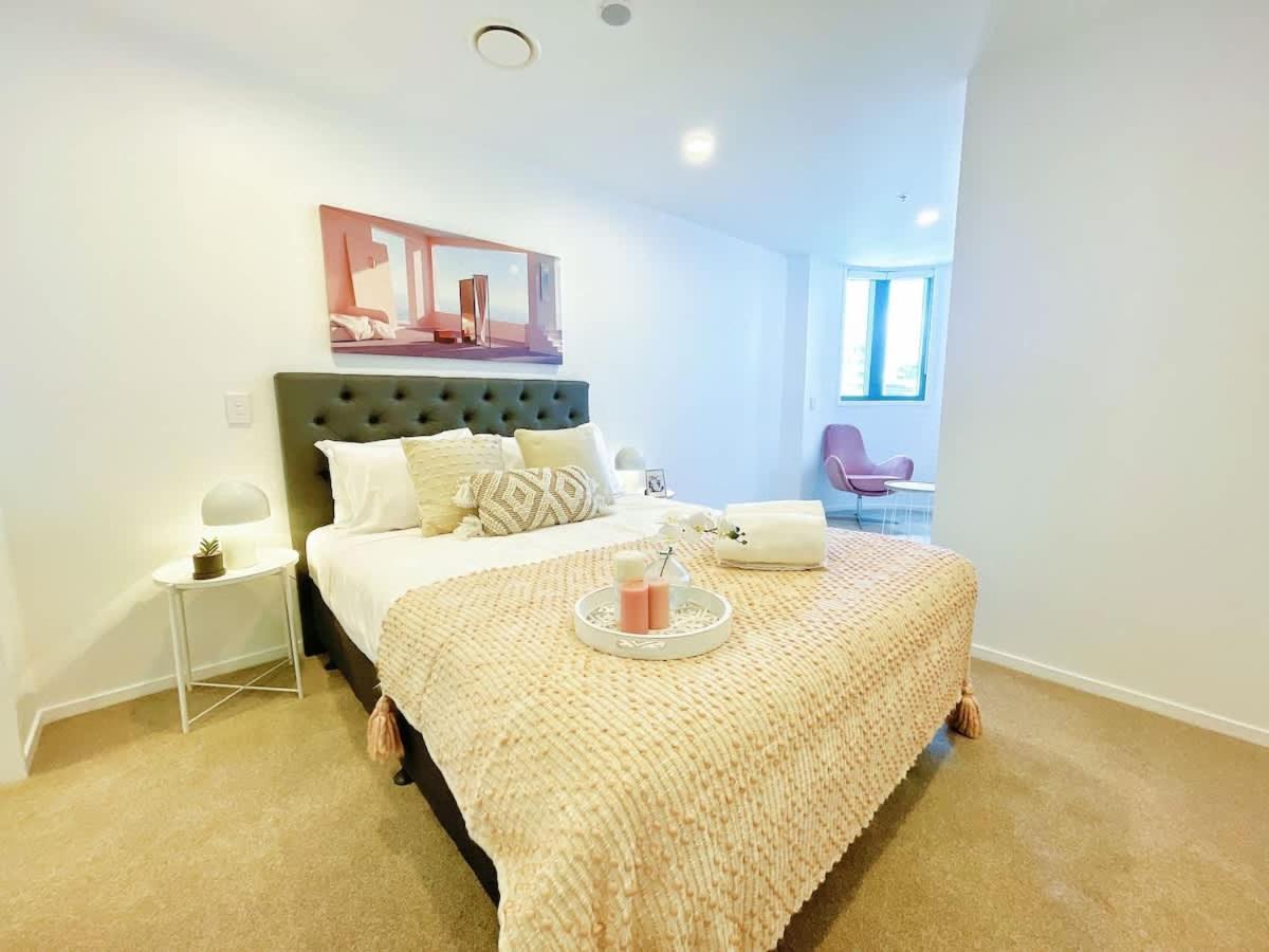 Apartment Designed Parkside Penthouse 2beds & 2baths - Pool Gym *