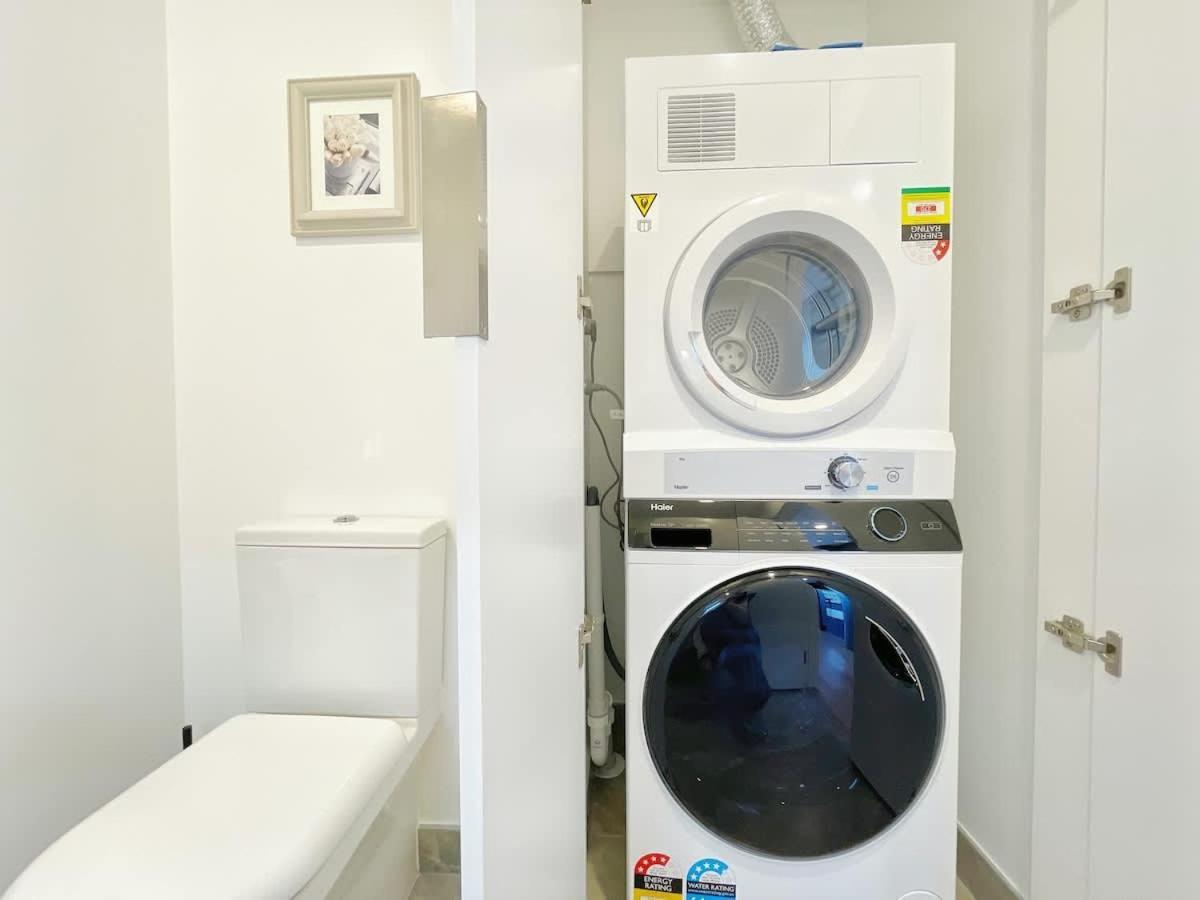 Designed Parkside Penthouse 2beds & 2baths - Pool Gym Auckland