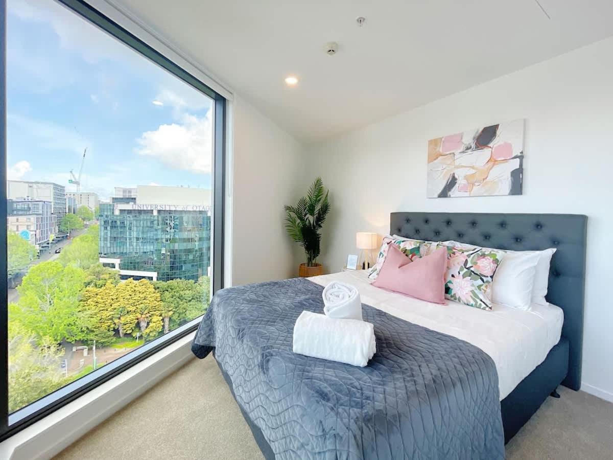 Designed Parkside Penthouse 2beds & 2baths - Pool Gym Apartment Auckland