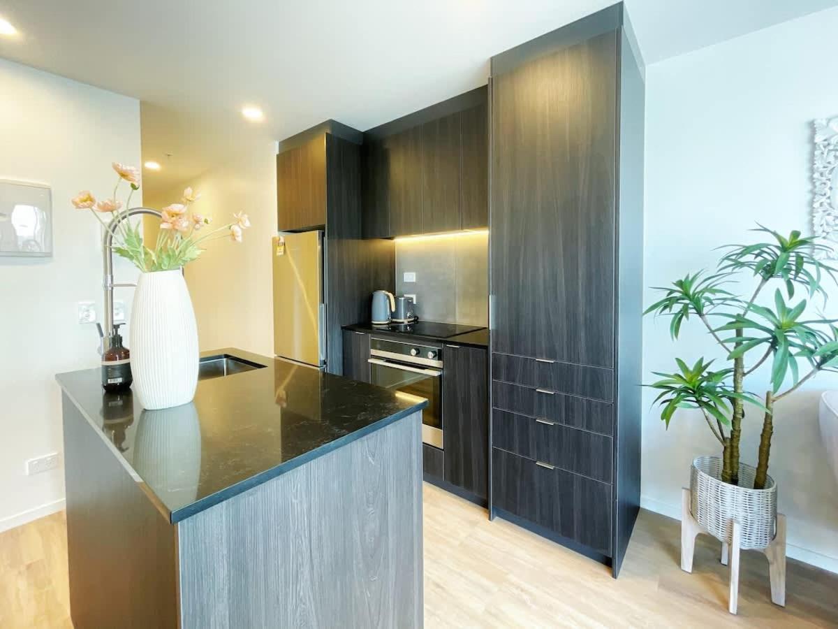 Apartment Designed Parkside Penthouse 2beds & 2baths - Pool Gym *