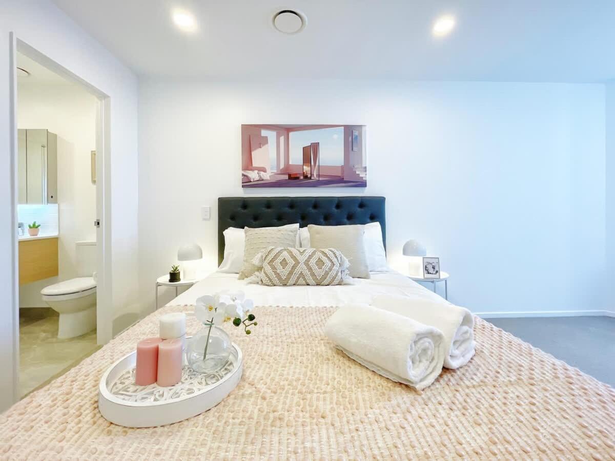 Designed Parkside Penthouse 2beds & 2baths - Pool Gym Apartment *