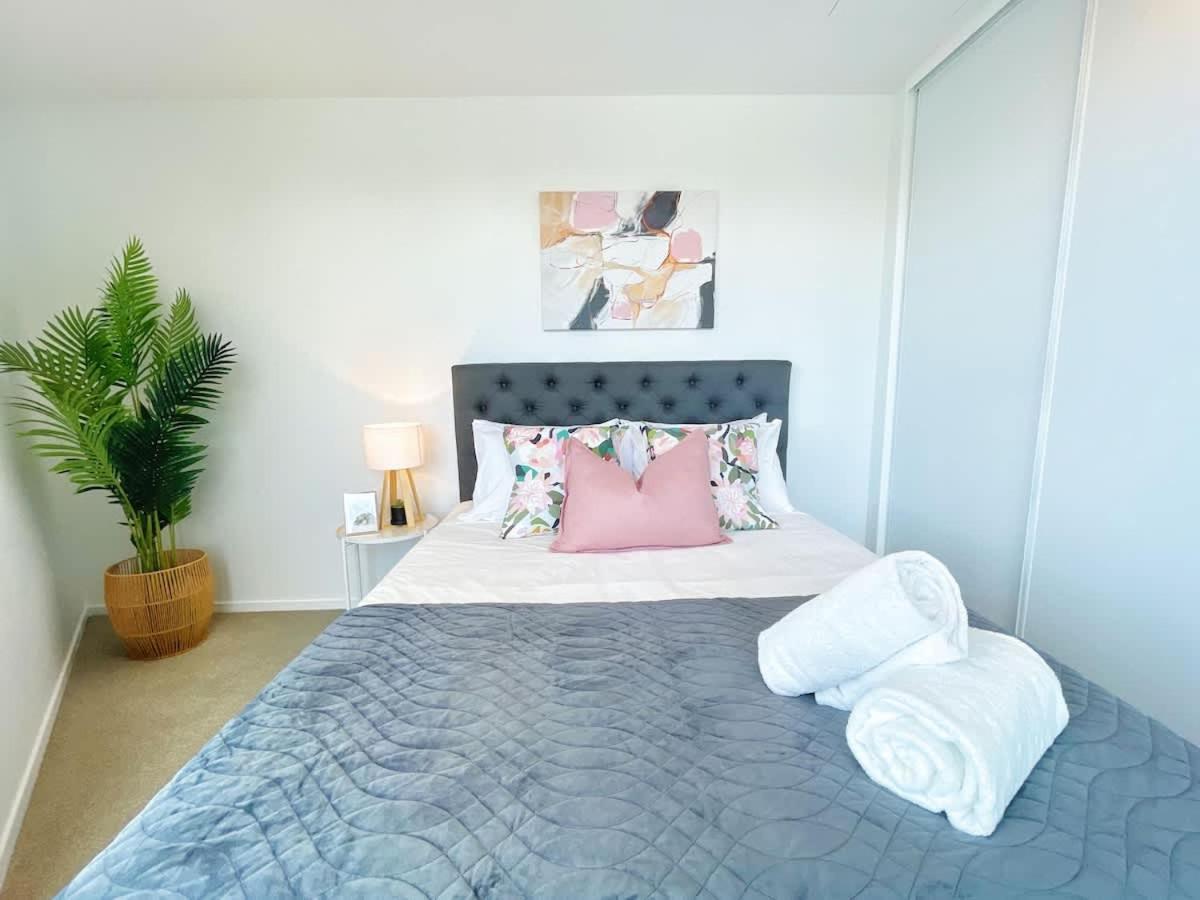 Apartment Designed Parkside Penthouse 2beds & 2baths - Pool Gym