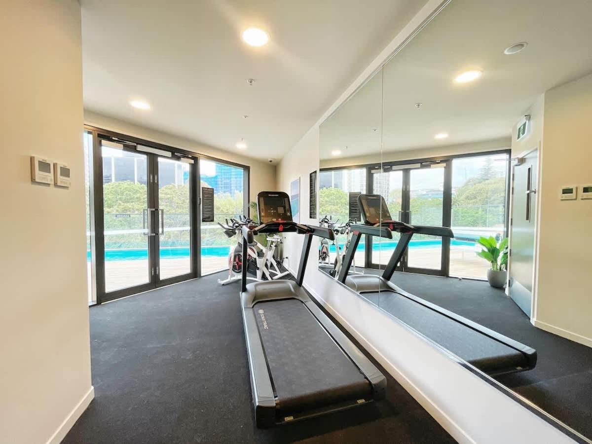 Parkside Air-con On Queen St - Pool & Gym Apartment