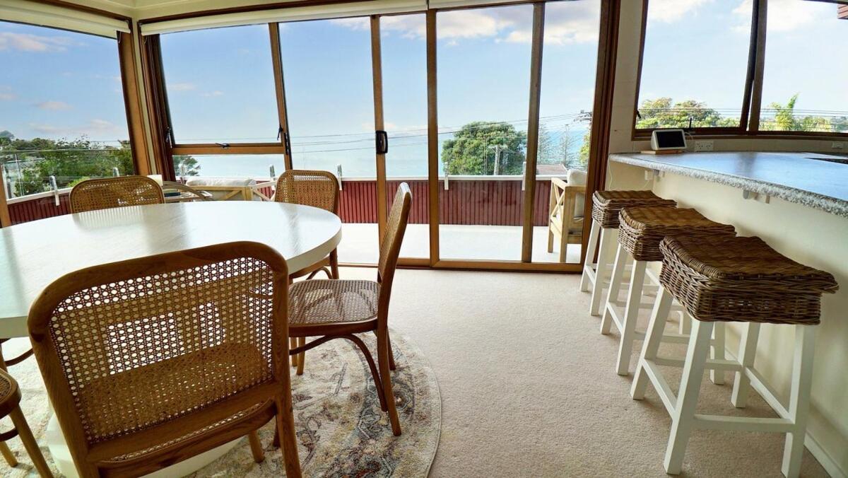 Views & Short Walk To Holiday home Auckland