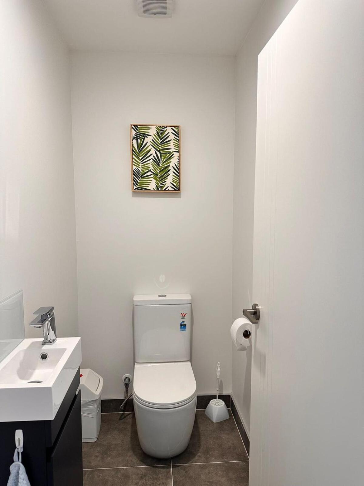 Apartment Edge West At Handy Location Auckland