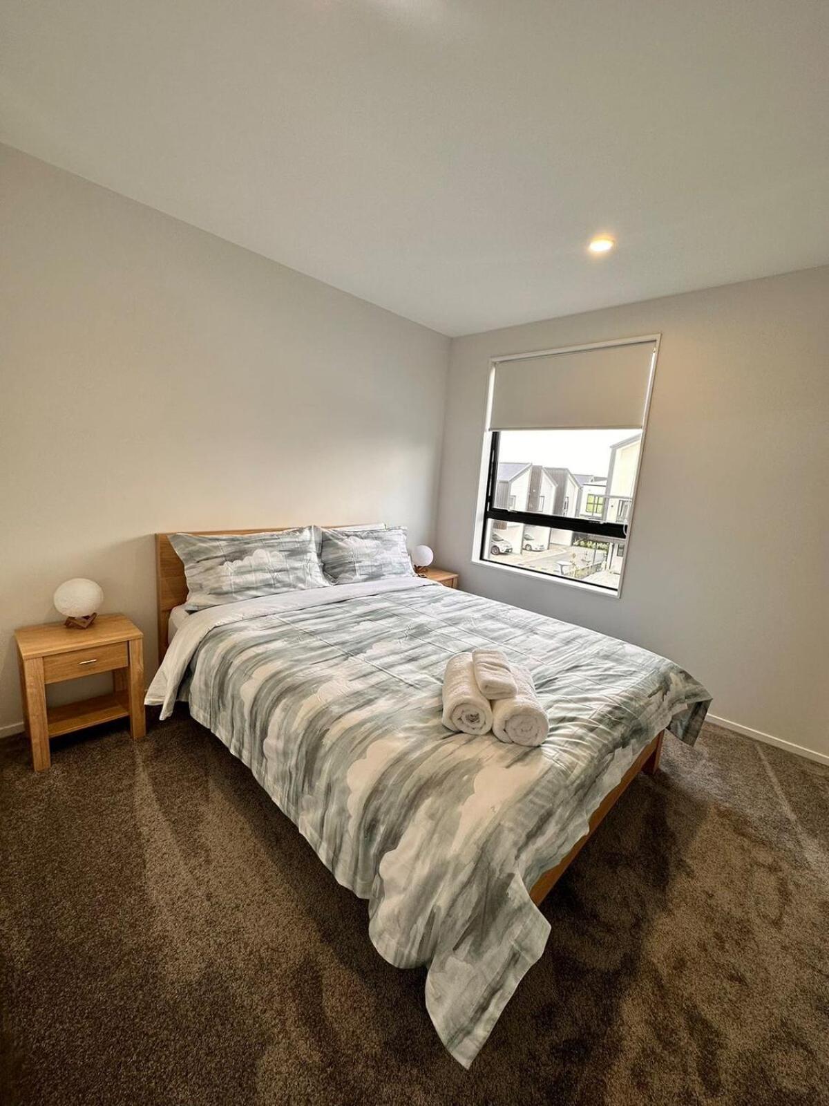 Edge West At Handy Location * Auckland