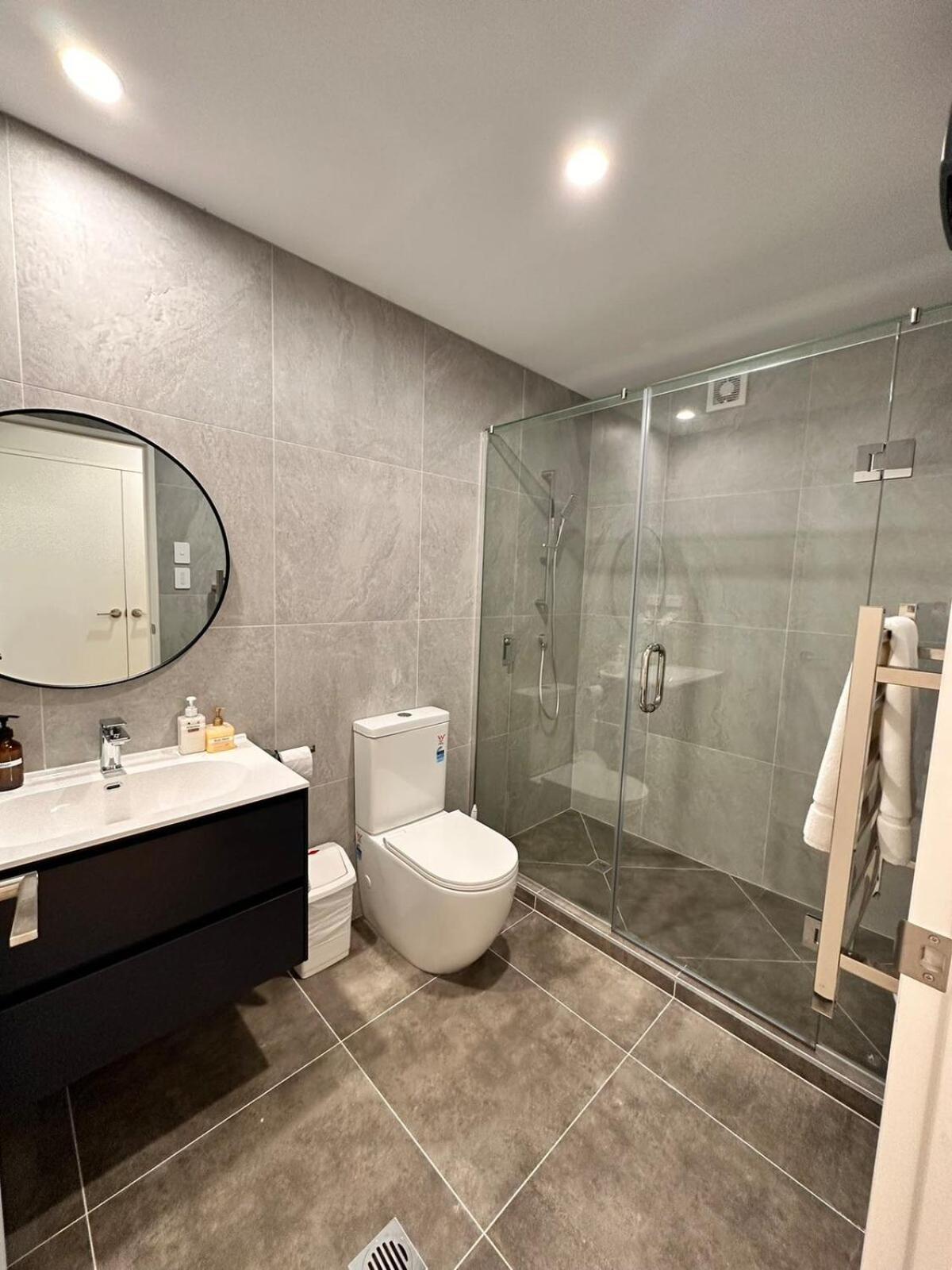 Edge West At Handy Location Apartment Auckland