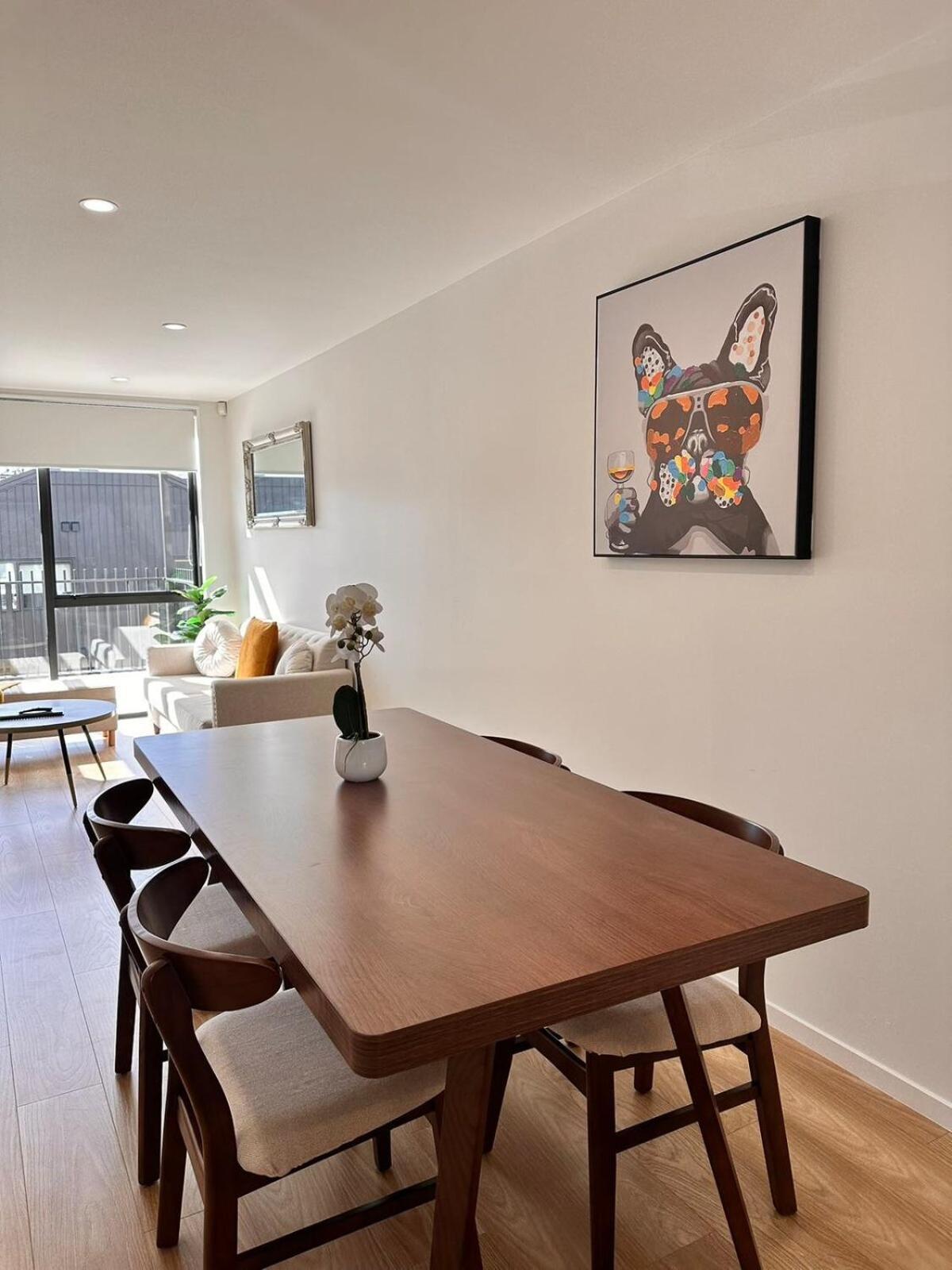 Apartment Edge West At Handy Location Auckland
