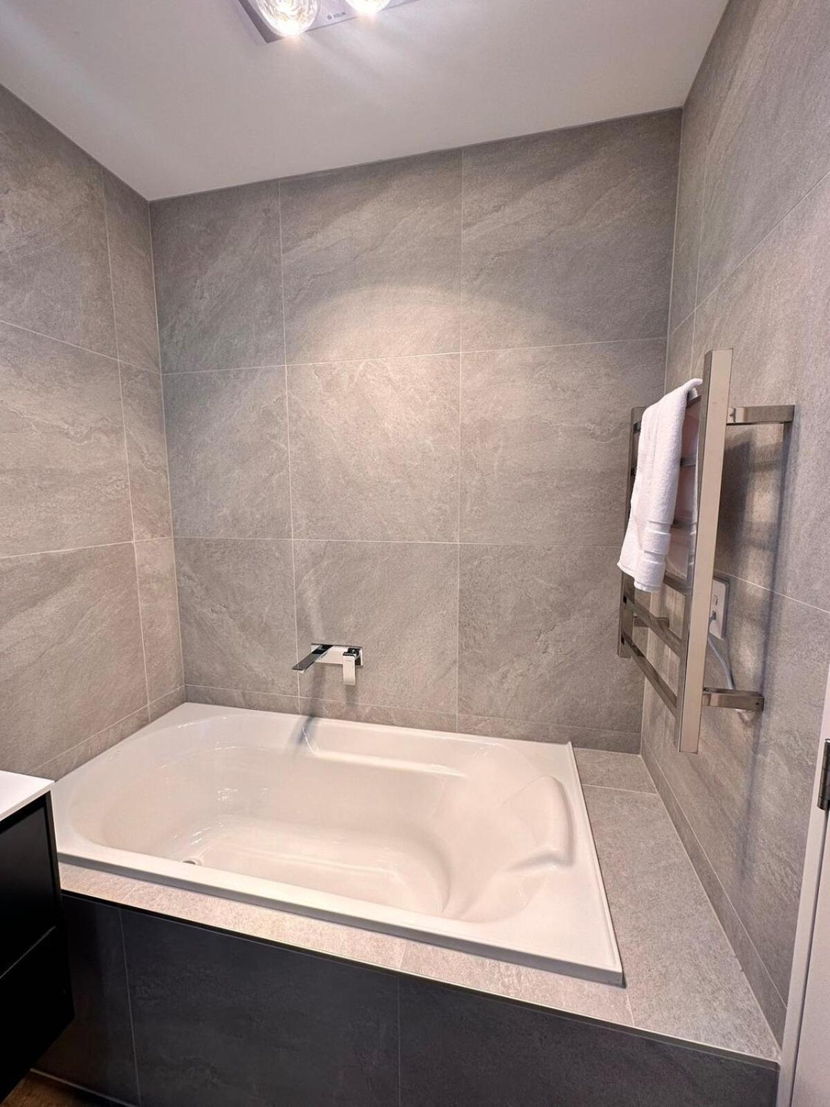 Apartment Edge West At Handy Location Auckland