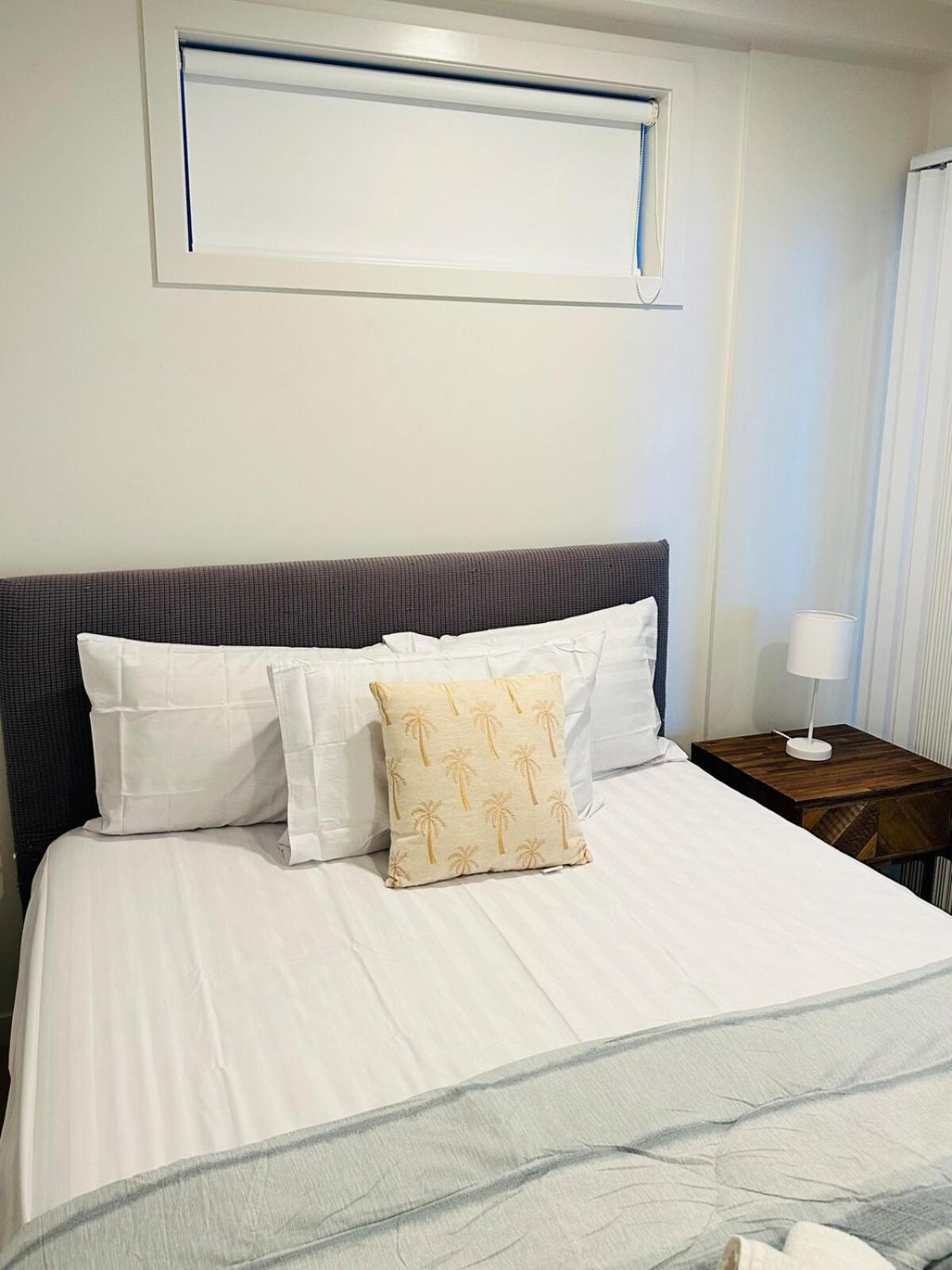 Spacious Magnificent Sea Views Front Of Sky Tower Apartment *