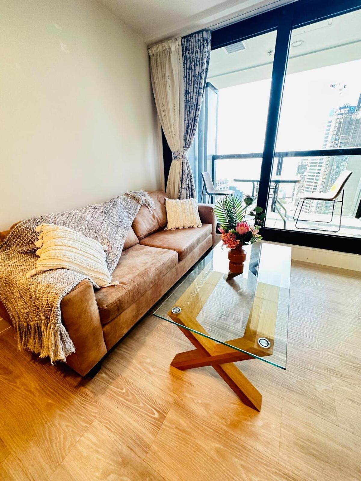 Spacious Magnificent Sea Views Front Of Sky Tower Apartment *