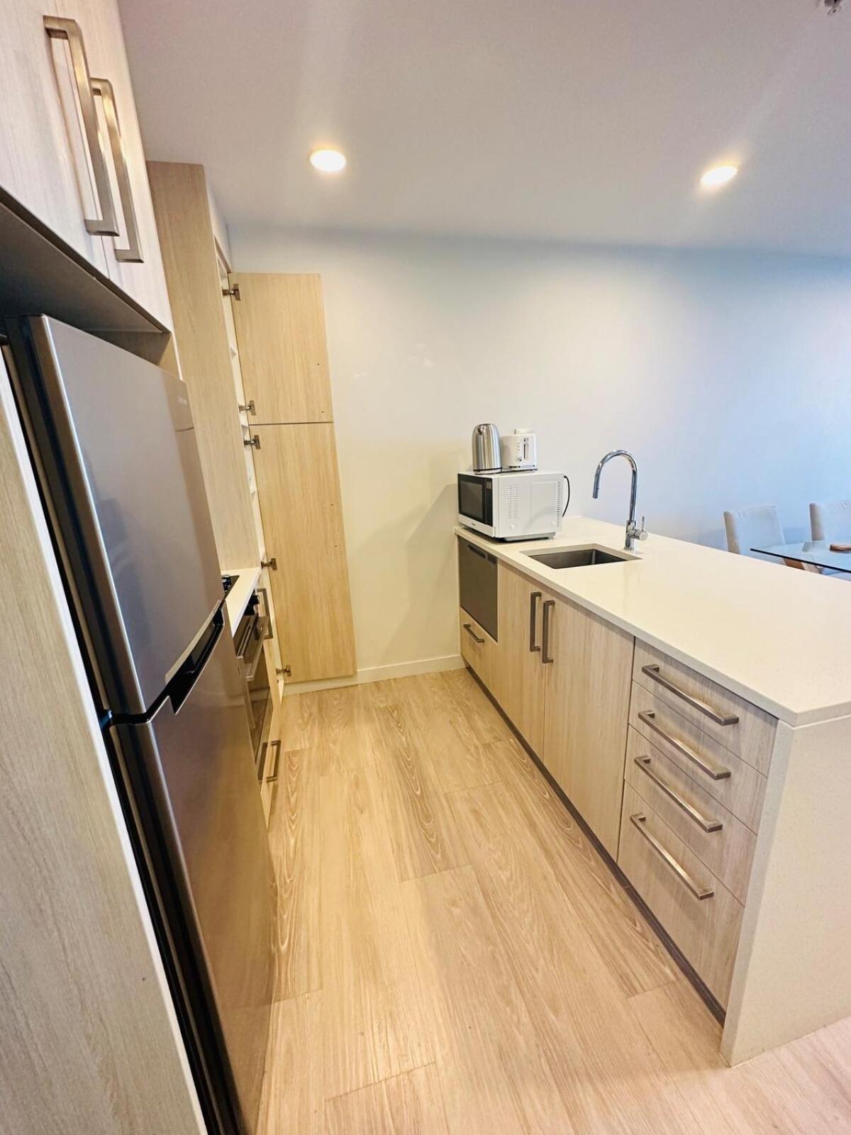 Spacious Magnificent Sea Views Front Of Sky Tower Apartment *