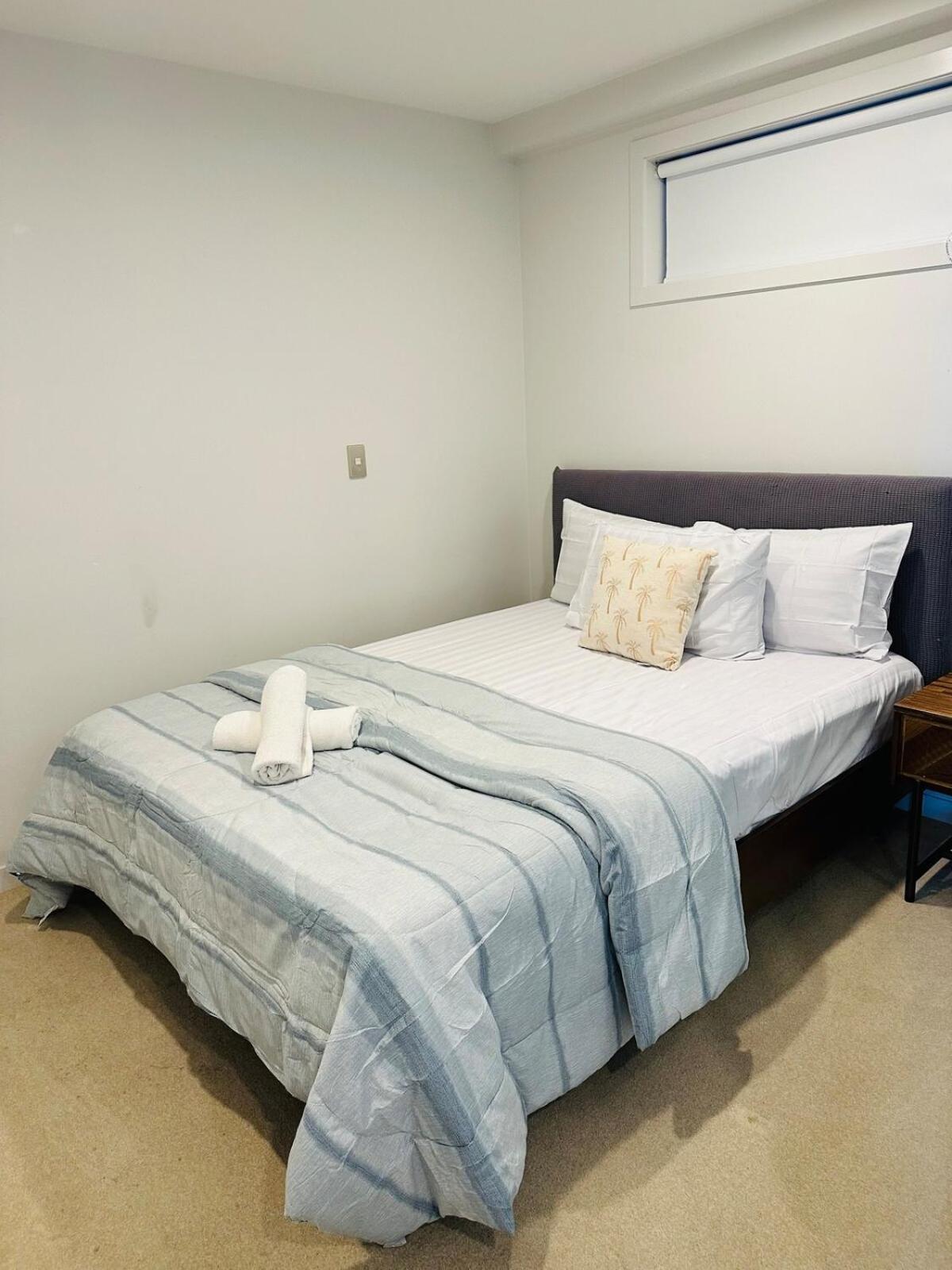 Spacious Magnificent Sea Views Front Of Sky Tower Apartment Auckland
