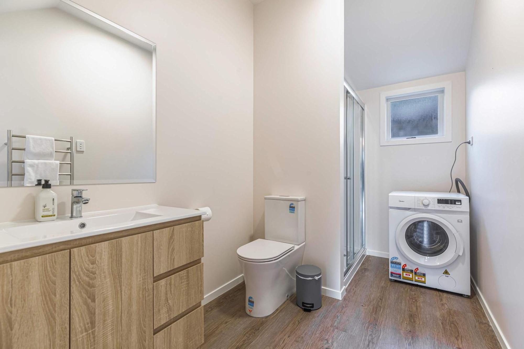 Holiday home Serene 2br W Grill & Yard Auckland