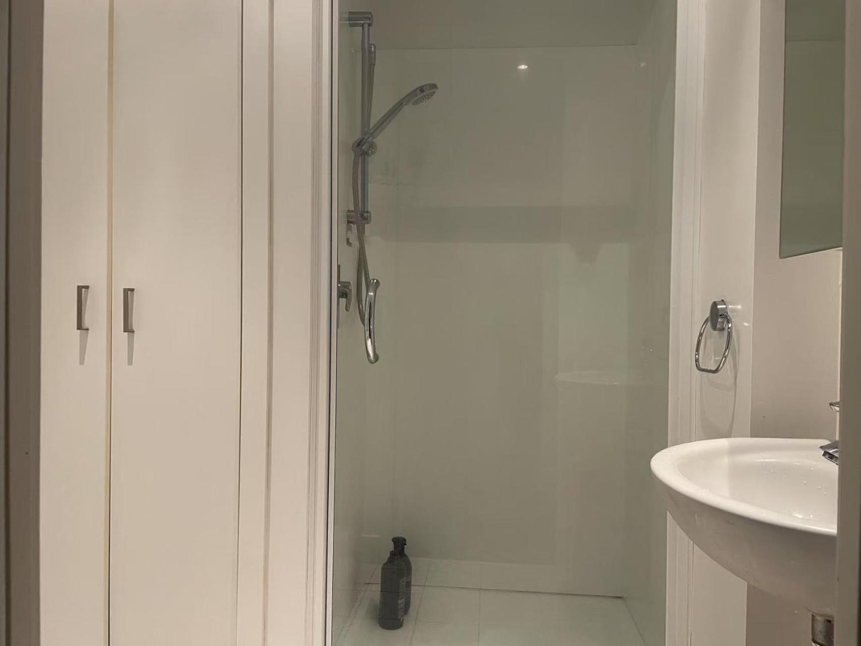 Aura B1214 Two Bedrooms, 1 Living Wi-fi Skytower And Street View, Balcony Car Park Apartment