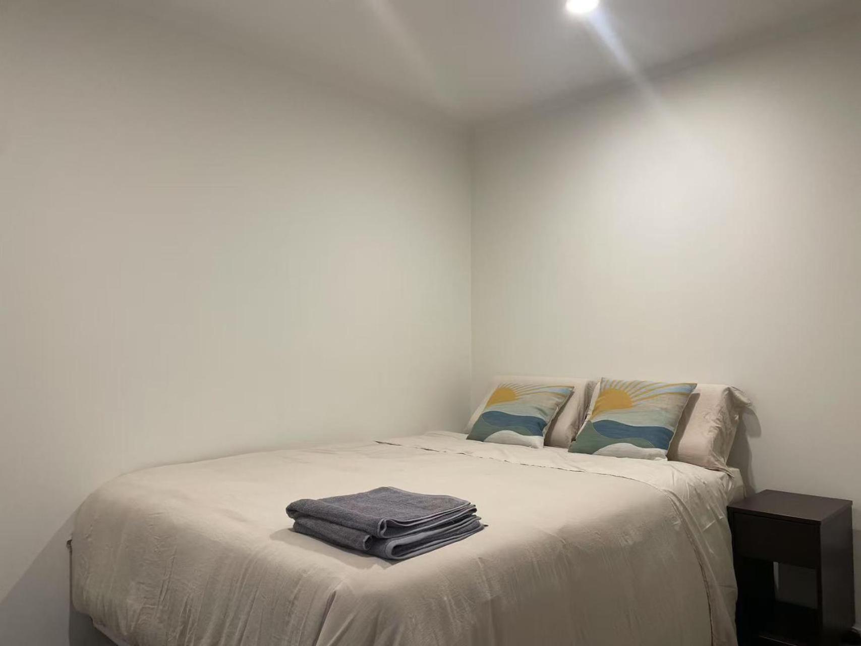 Aura B1214 Two Bedrooms, 1 Living Wi-fi Skytower And Street View, Balcony Car Park * Auckland