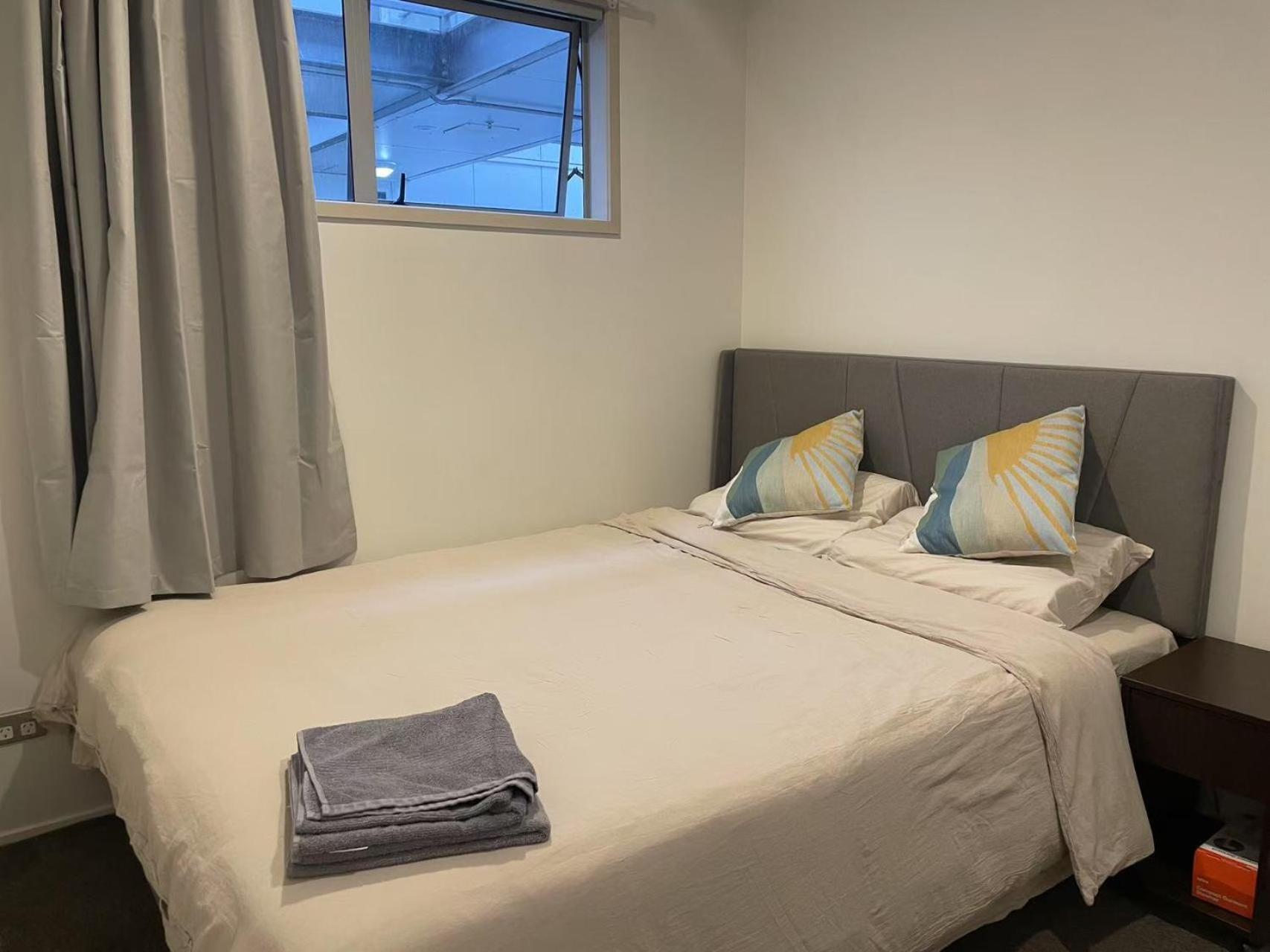 Aura B1214 Two Bedrooms, 1 Living Wi-fi Skytower And Street View, Balcony Car Park *