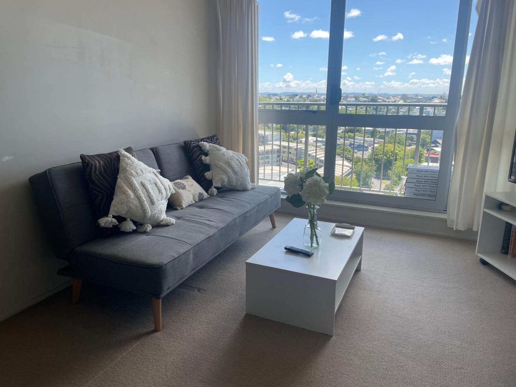 Apartment Aura B1214 Two Bedrooms, 1 Living Wi-fi Skytower And Street View, Balcony Car Park