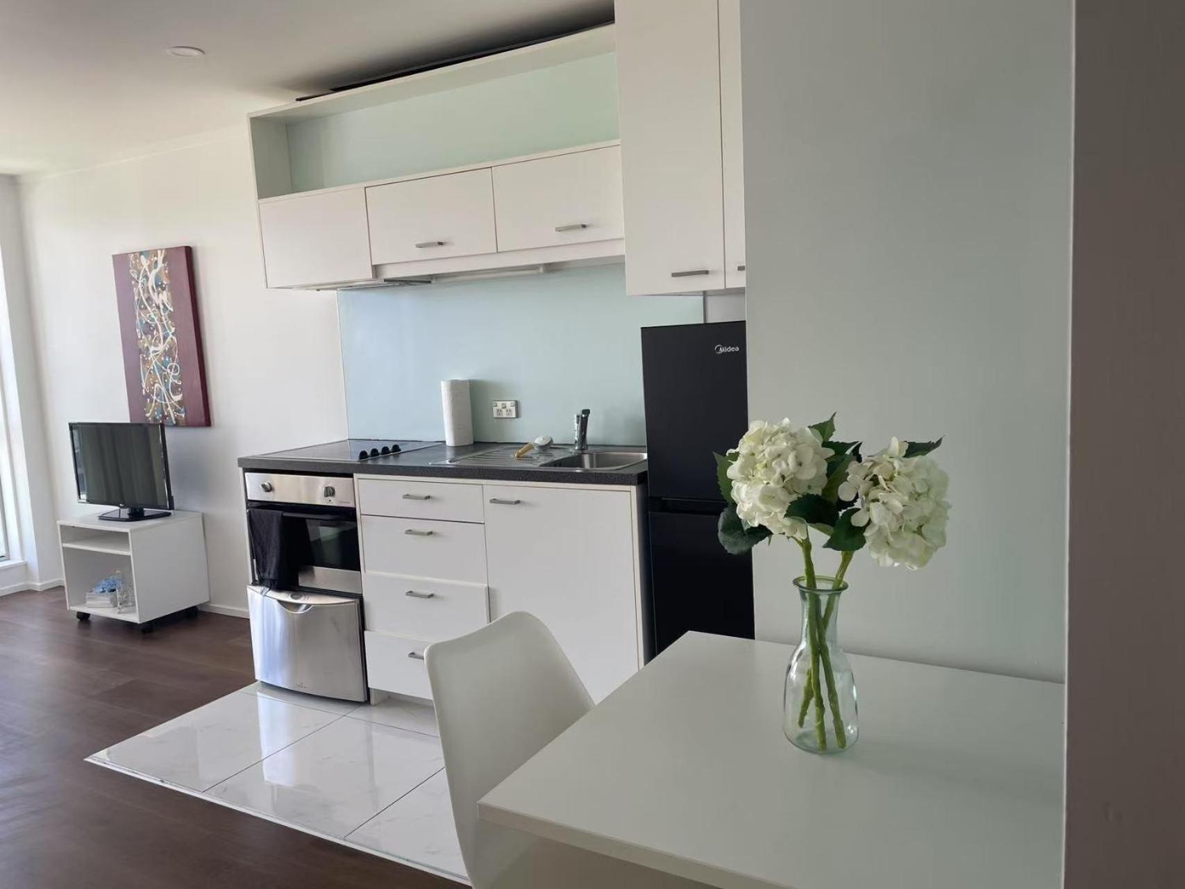 Aura B1214 Two Bedrooms, 1 Living Wi-fi Skytower And Street View, Balcony Car Park Apartment Auckland