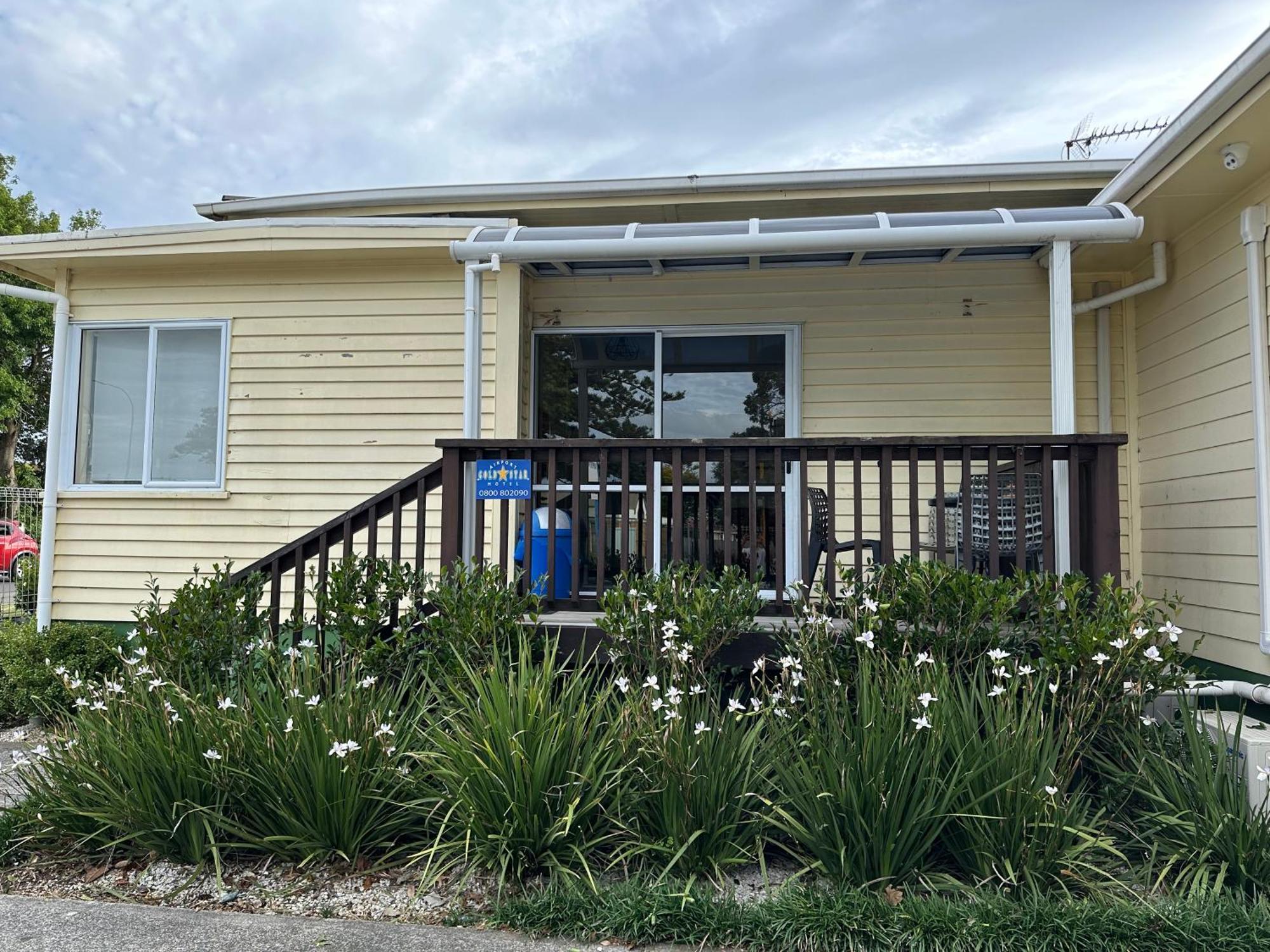 Guest house Airport Westney