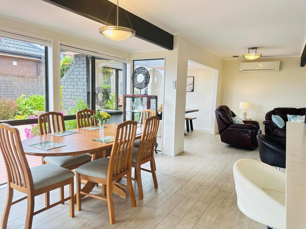 A Away From - Bucklands Luxury 3-bedroom Garden Villa