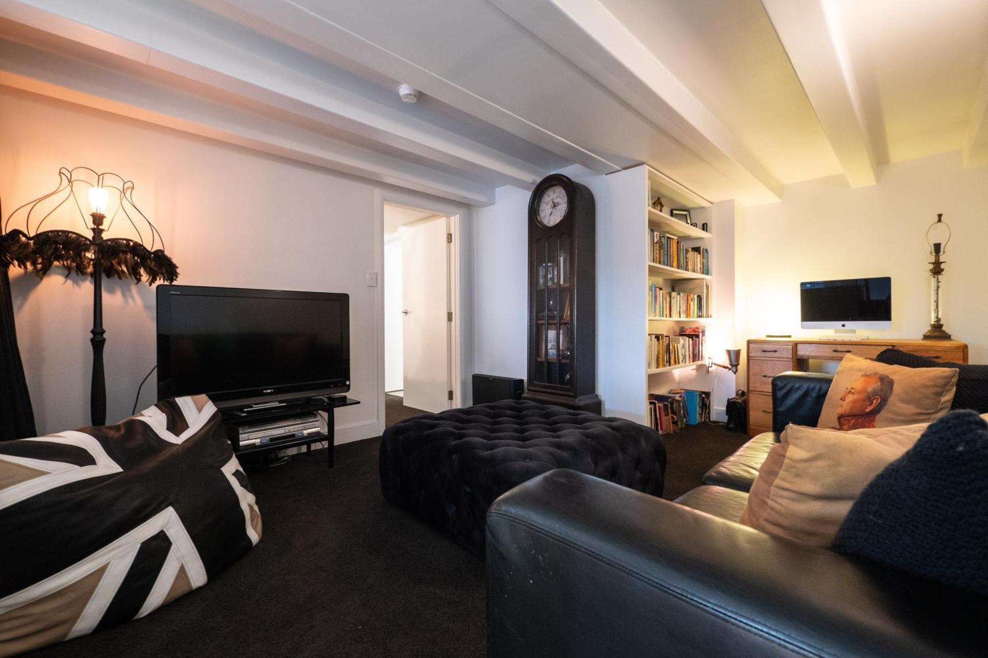 Stunning Comfort And Artistic Boutique *