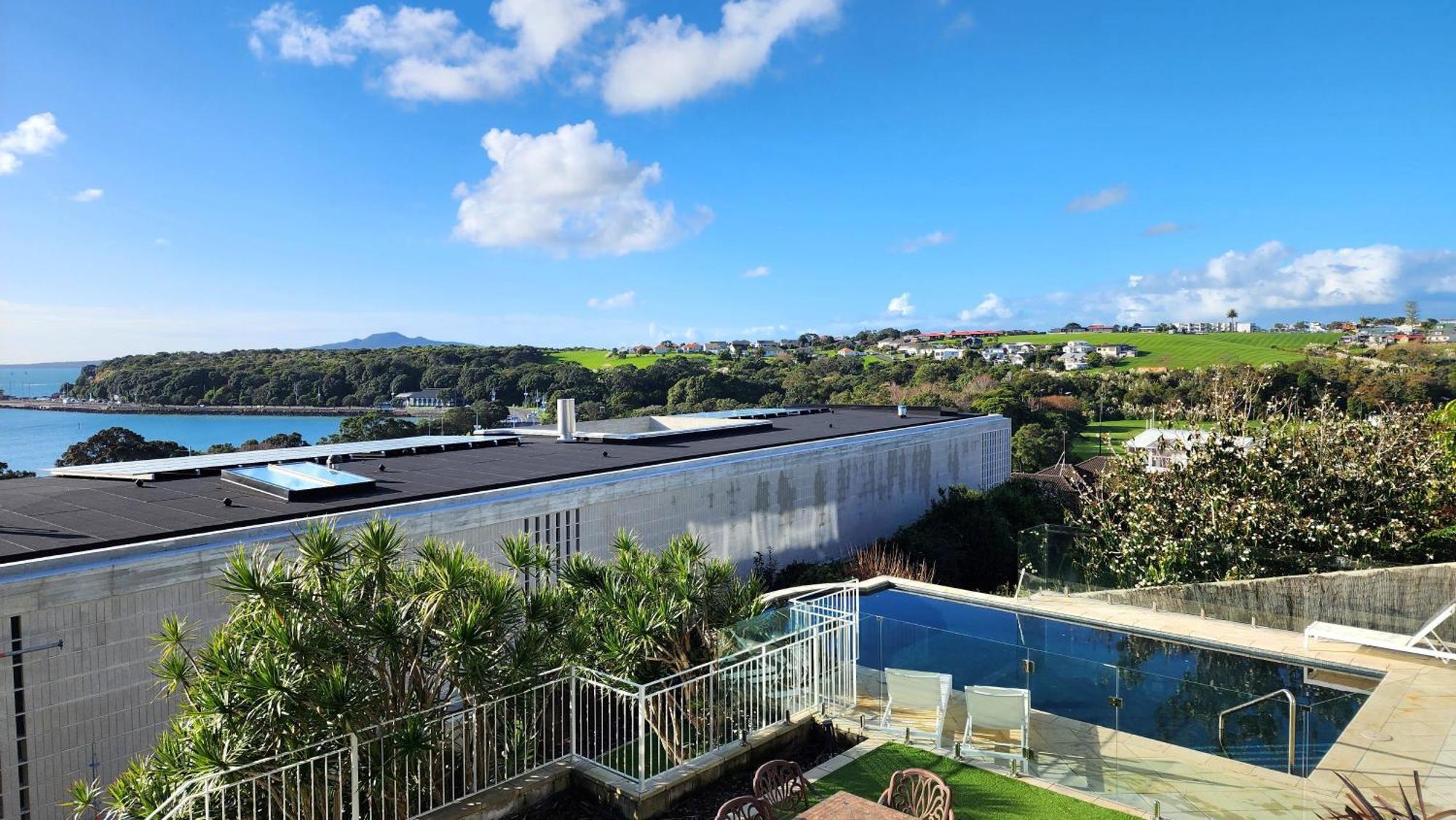 Orakei Grandeur Mansion With Sea Views & Pool Villa