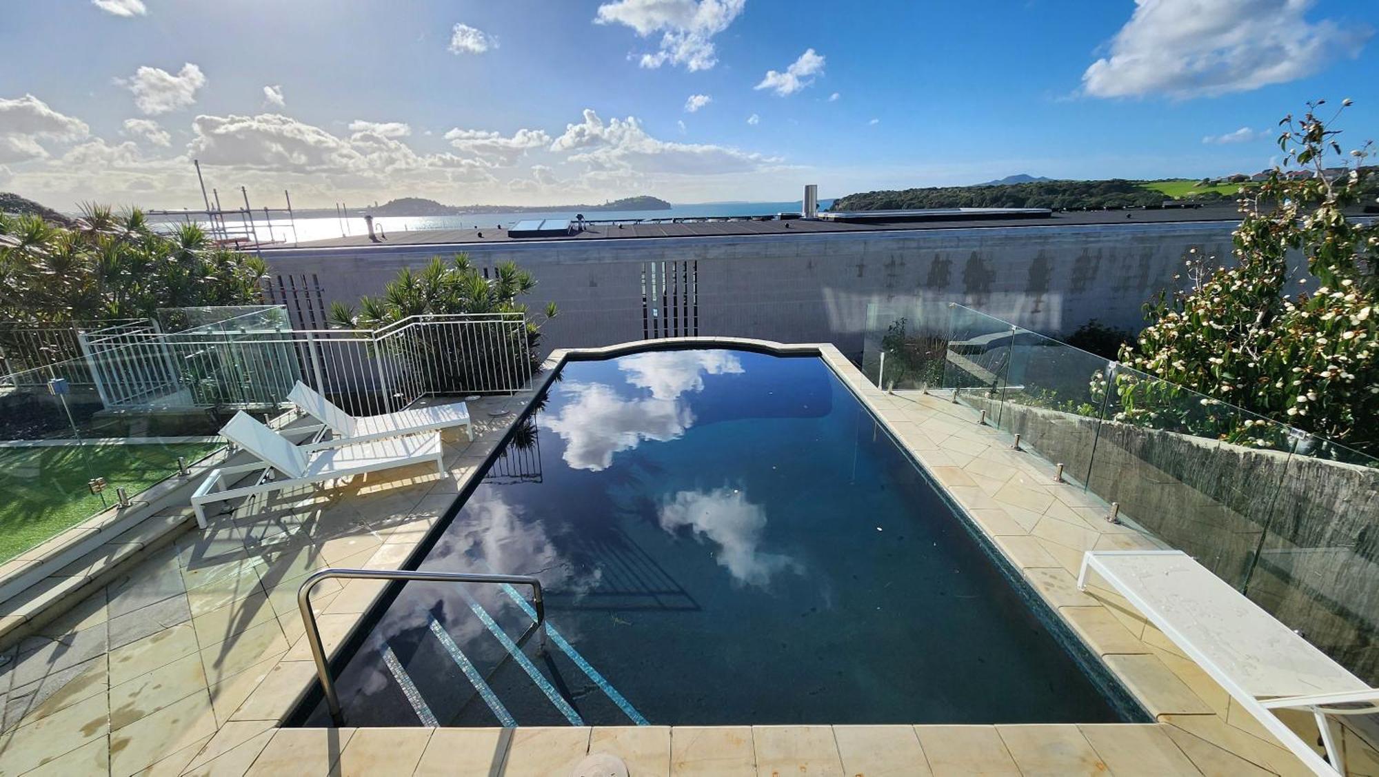 Villa Orakei Grandeur Mansion With Sea Views & Pool