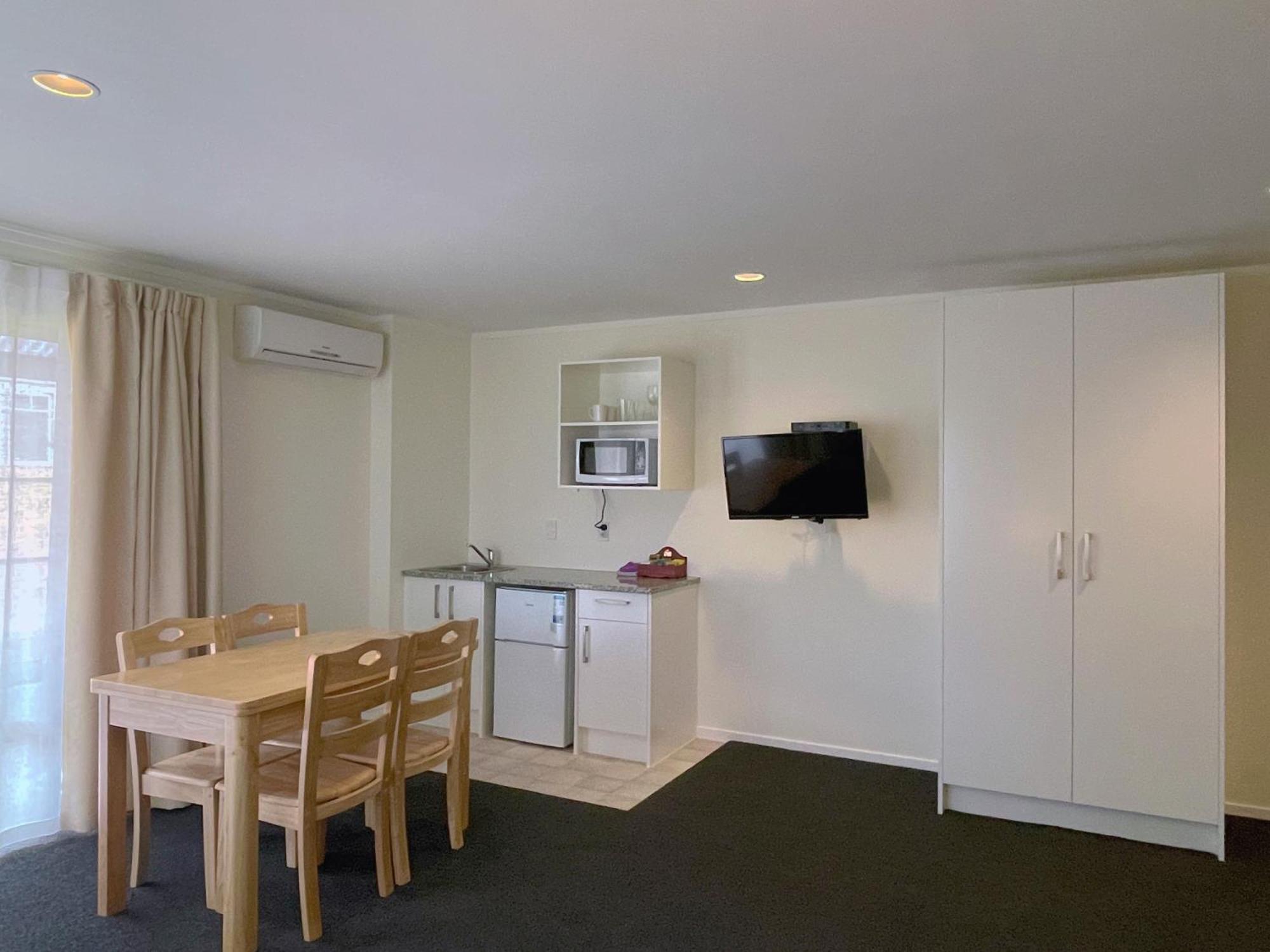 Royal Park Motel 4*