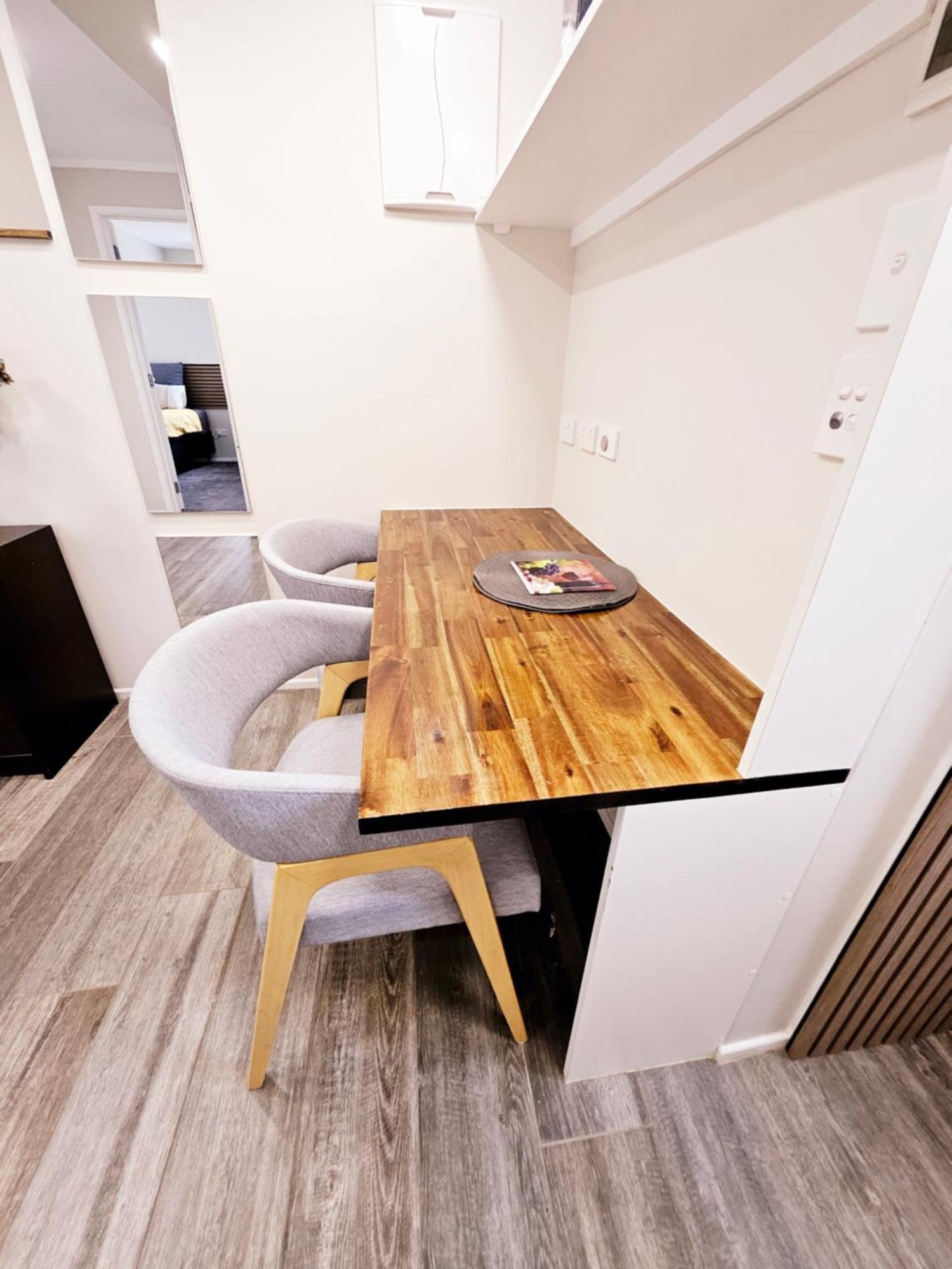 Private Retreat In Birkenhead Apartment