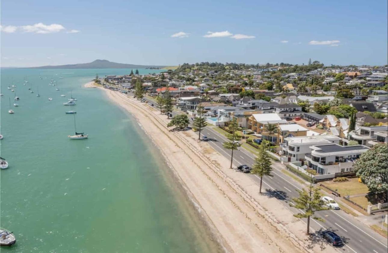 Villa A Away From - Bucklands Luxury 3-bedroom Garden Auckland