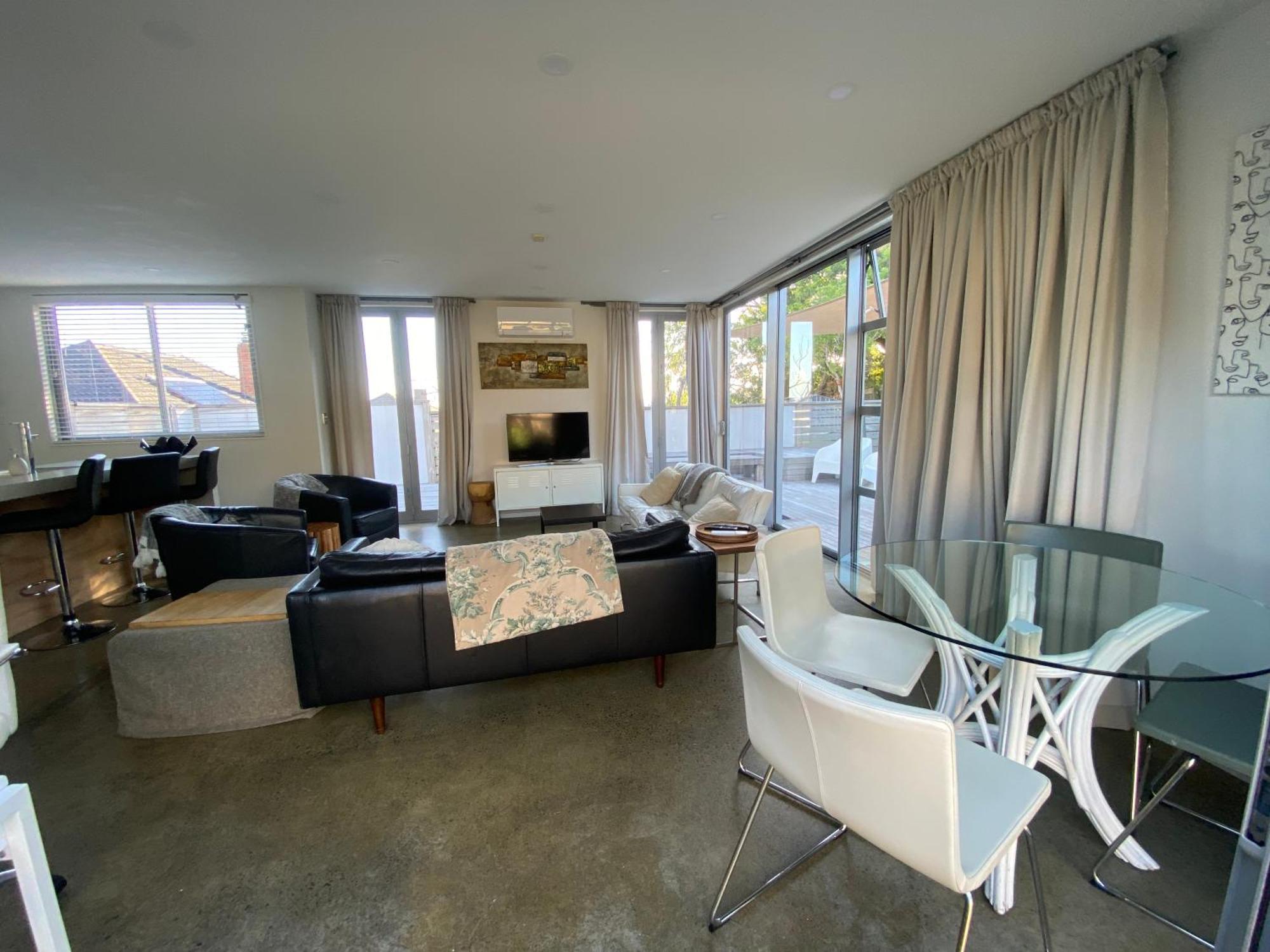 Genuine Value Sunny Quality Townhouse In Trendy City Fringe Location Near The Zoo