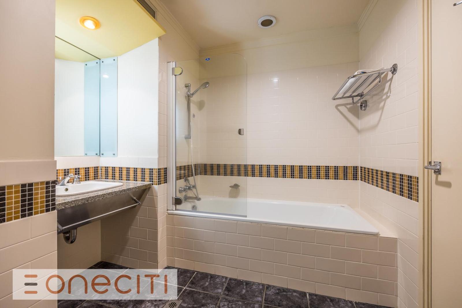 Perfect Pad In Heritage Complex Apartment *