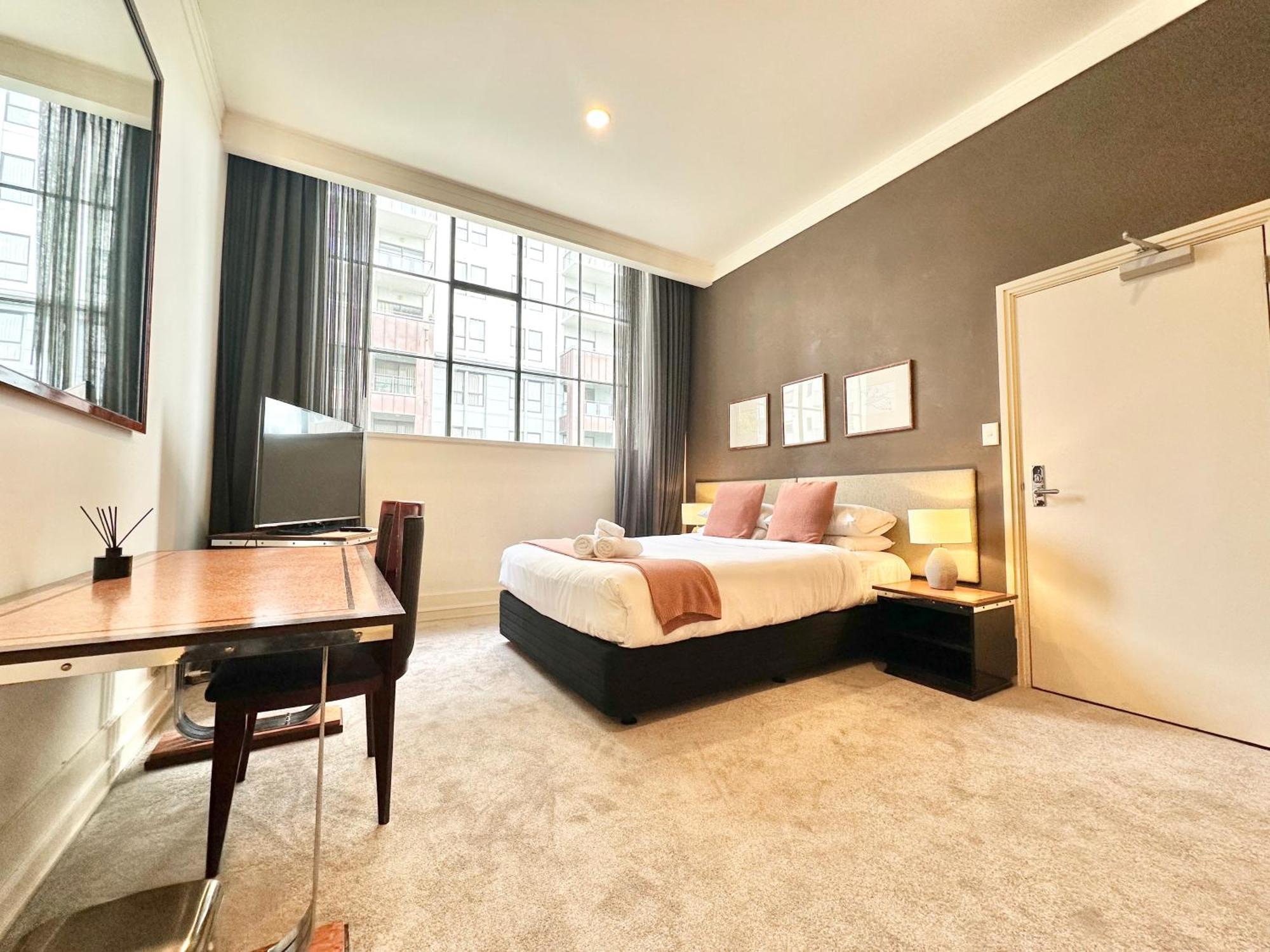Perfect Pad In Heritage Complex Apartment