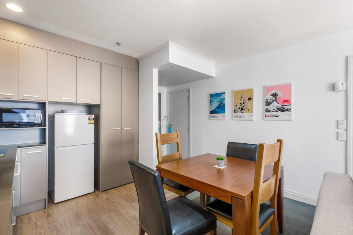 Apartment Getaway 1br W Pool & Gym Near Hotspots *